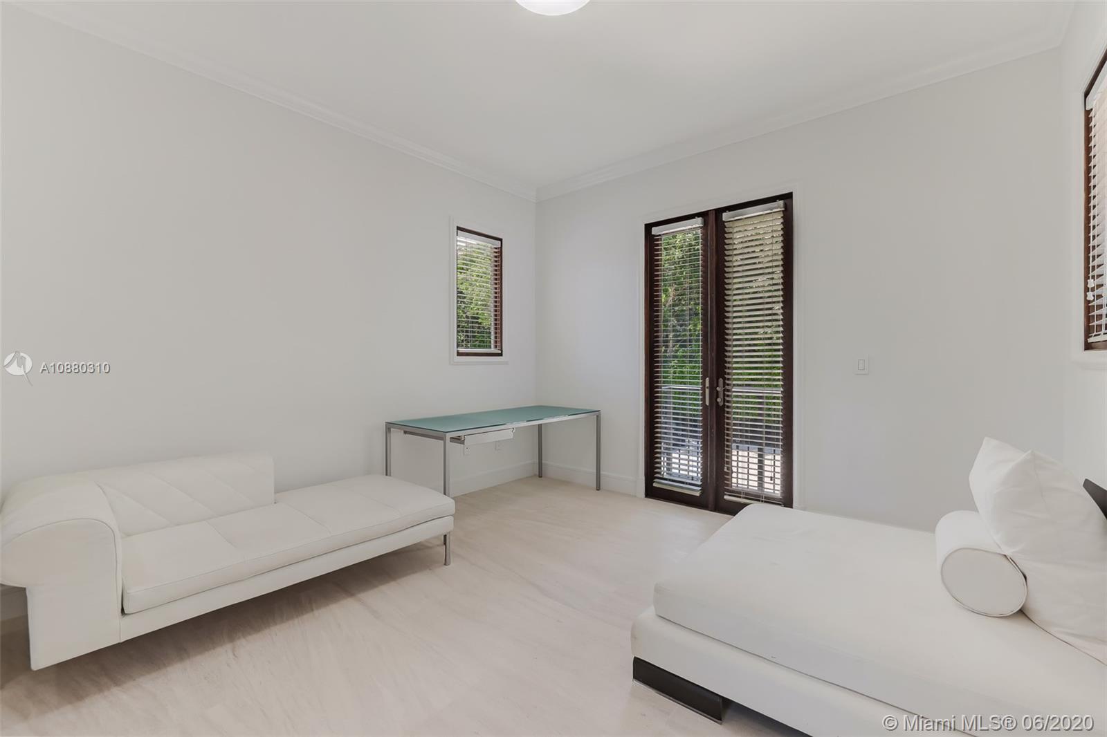 HAMMOCK LAKE - Residential