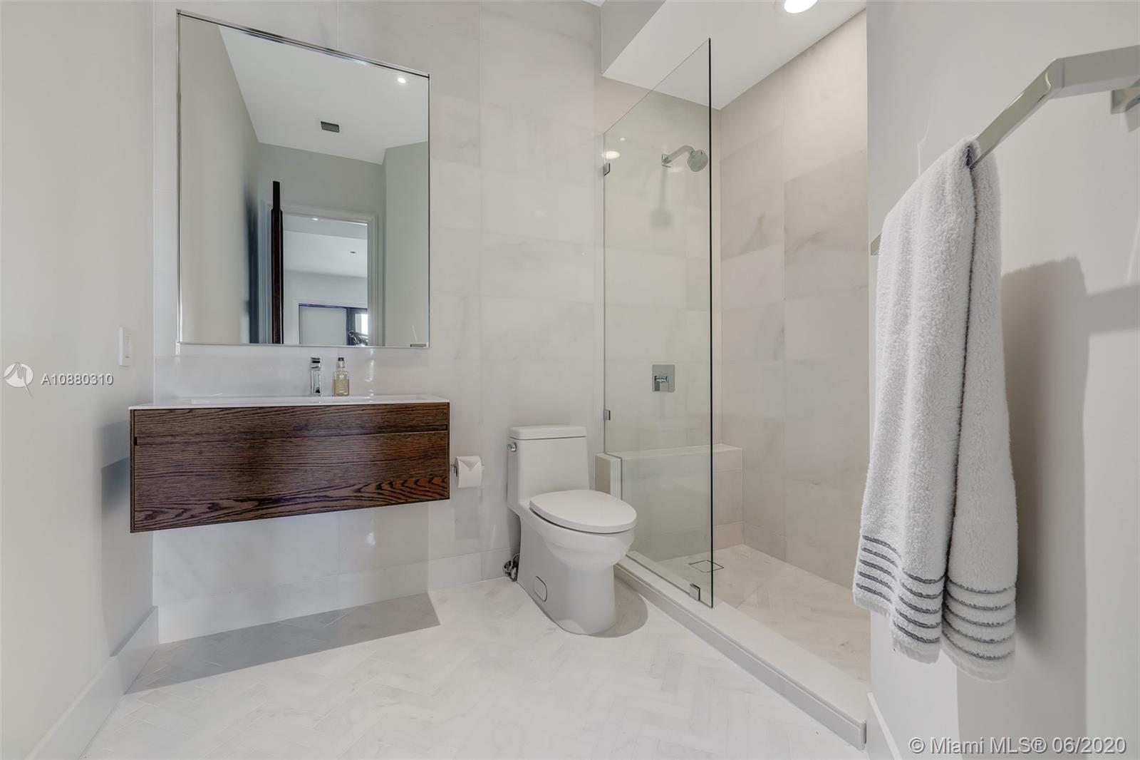 HAMMOCK LAKE - Residential