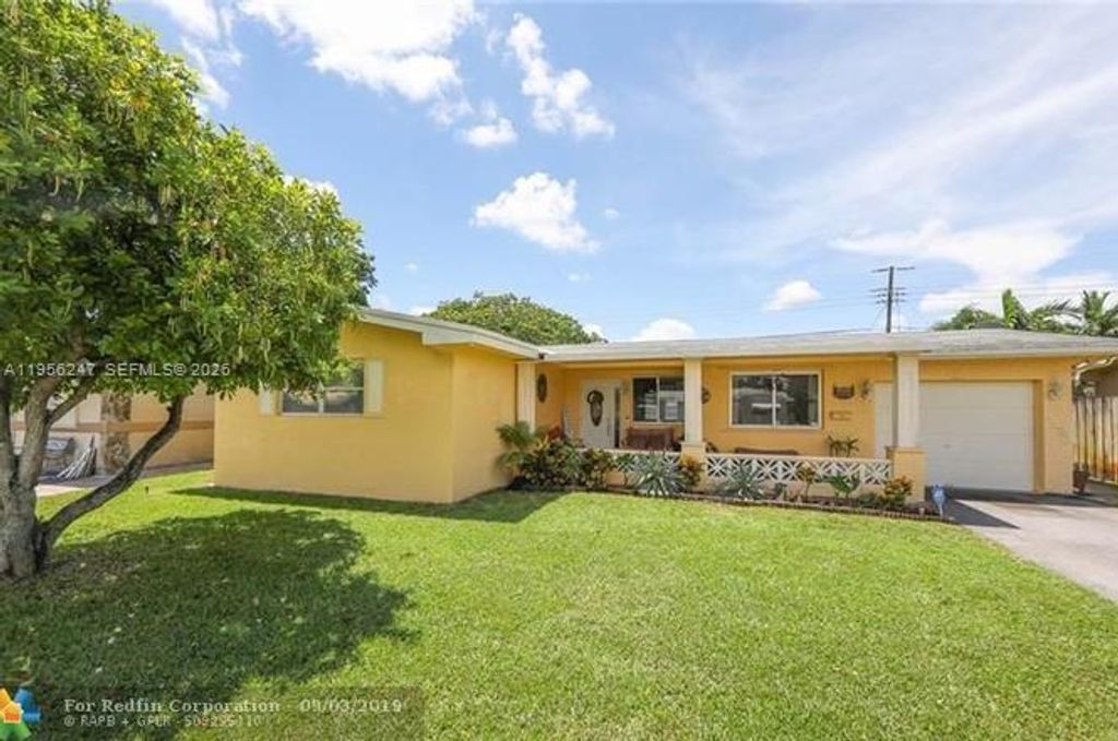 Photo of 8520 NW 10th St, Pembroke Pines, FL 33024 (MLS # A11956247)