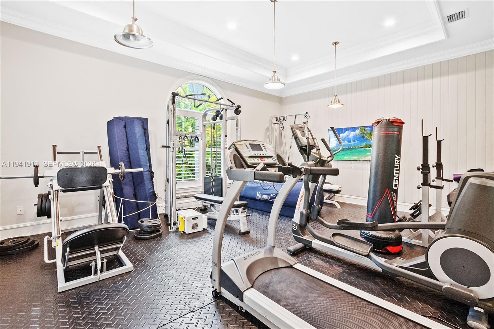 TOWN & RANCH ESTS - Residential