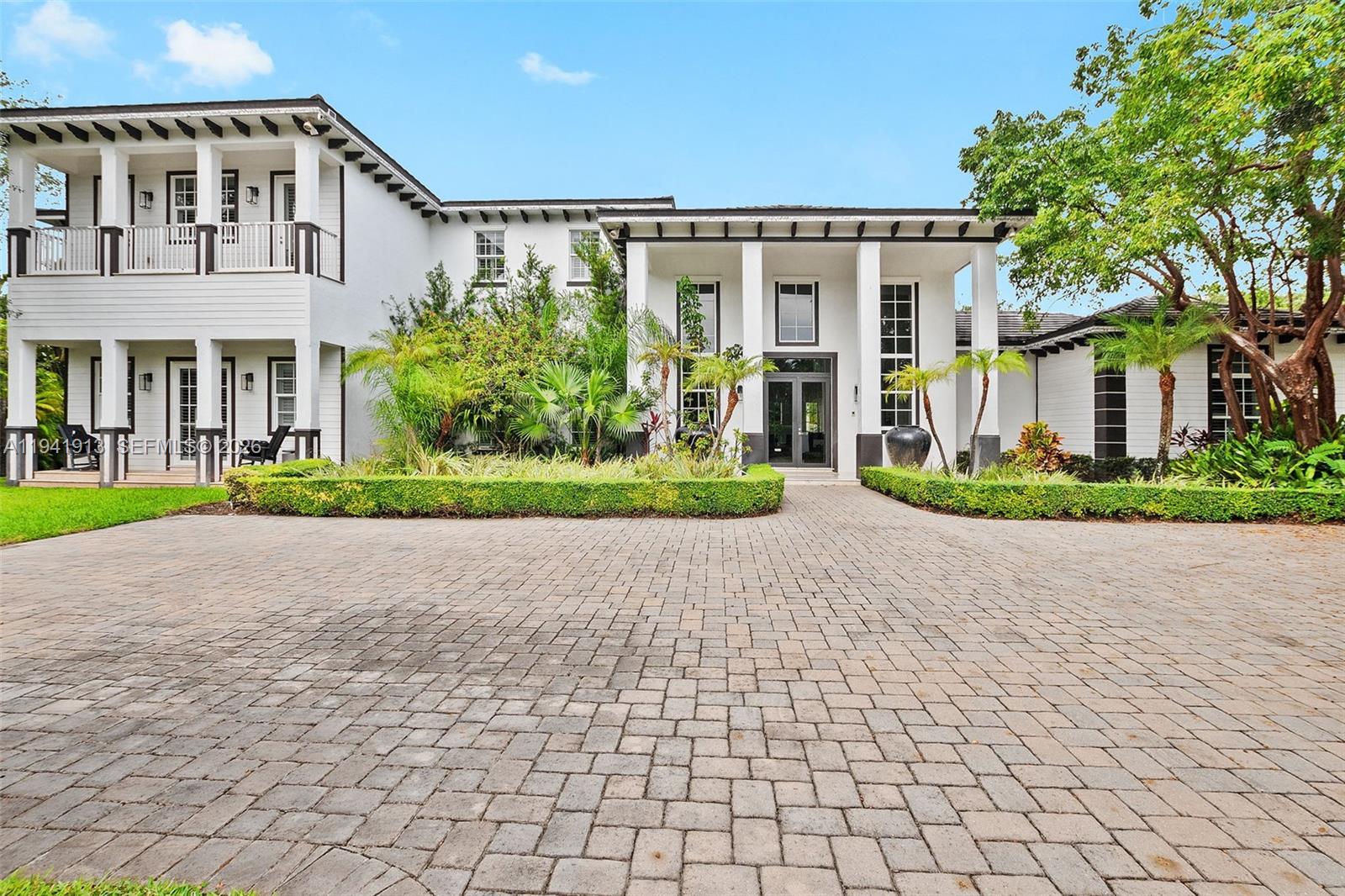 TOWN & RANCH ESTS - Residential