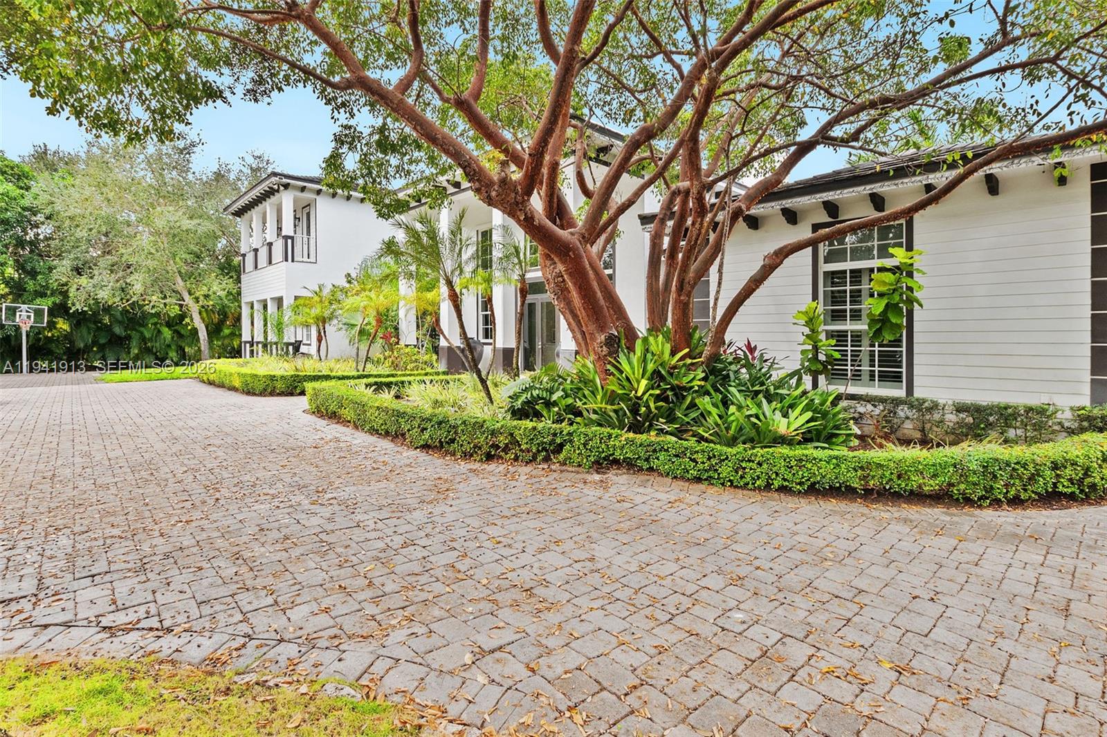 5901 Rolling Road Dr