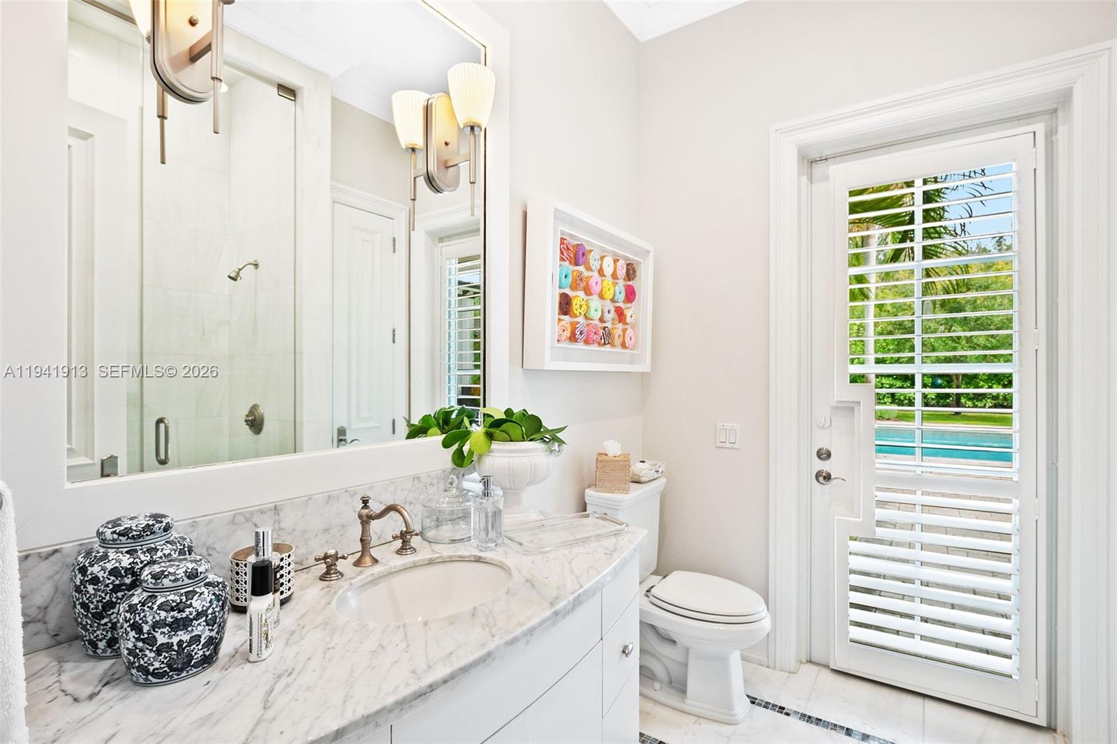 TOWN & RANCH ESTS - Residential