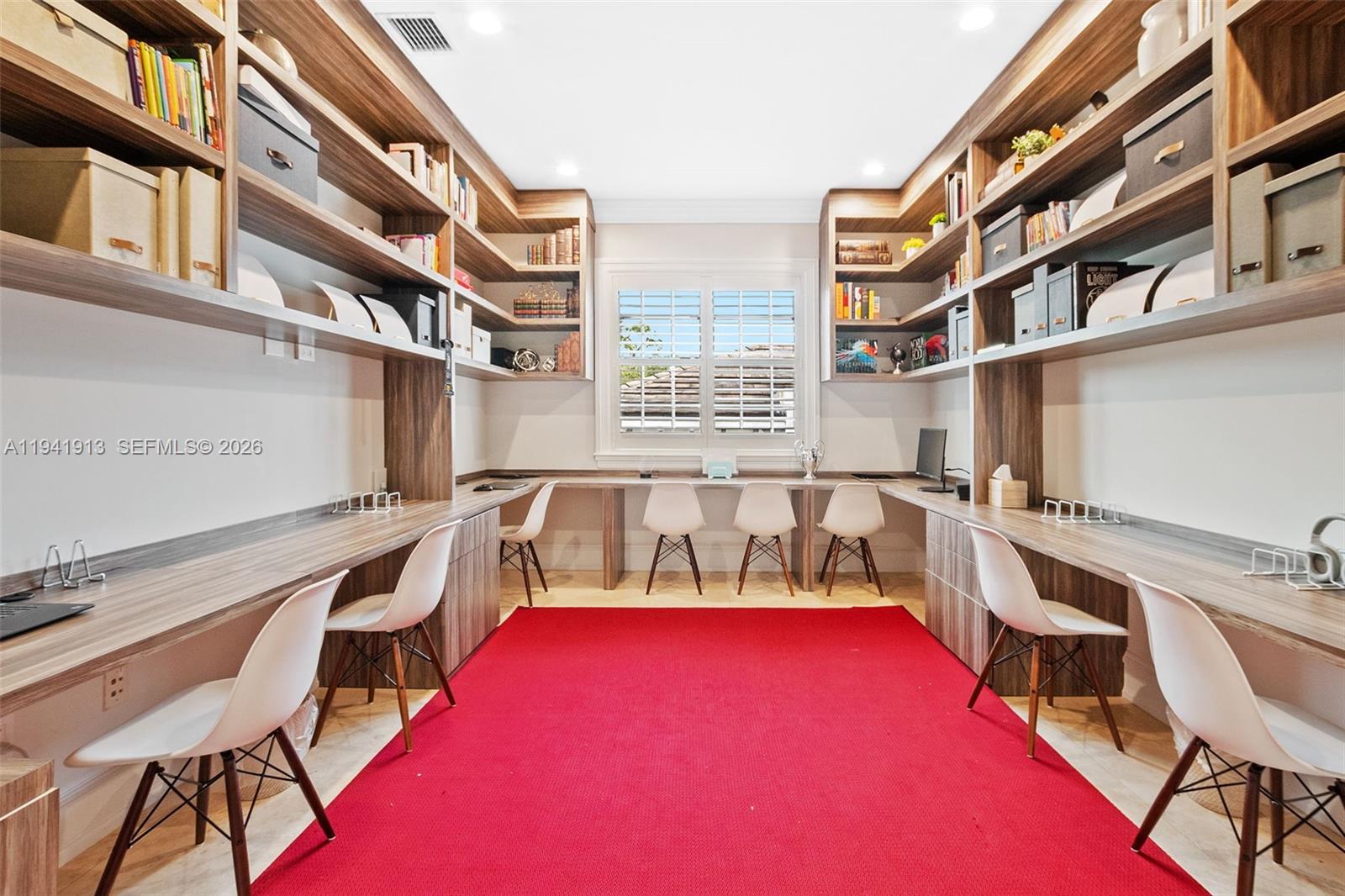 TOWN & RANCH ESTS - Residential