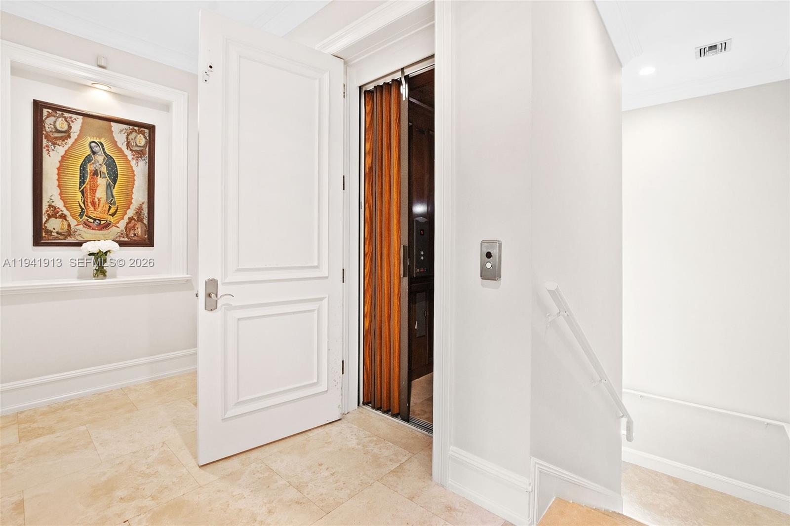 TOWN & RANCH ESTS - Residential