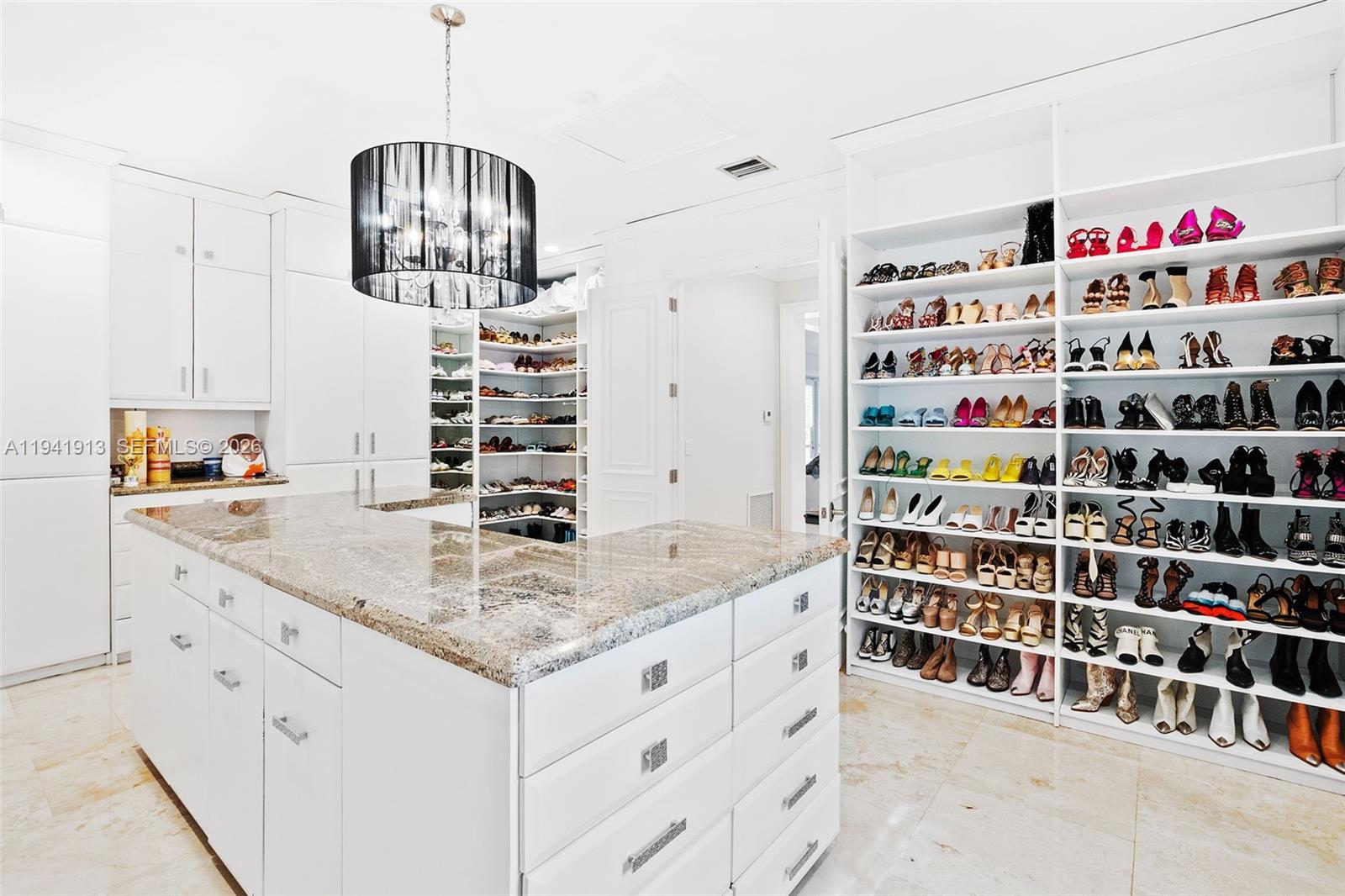 TOWN & RANCH ESTS - Residential