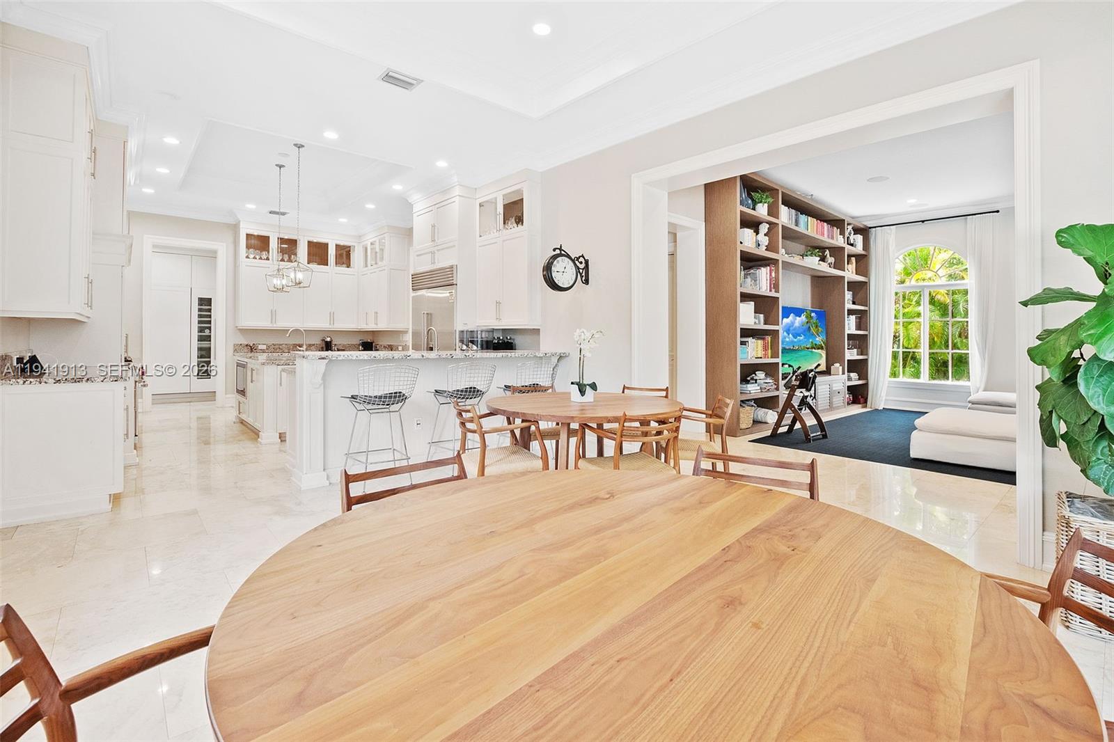 TOWN & RANCH ESTS - Residential