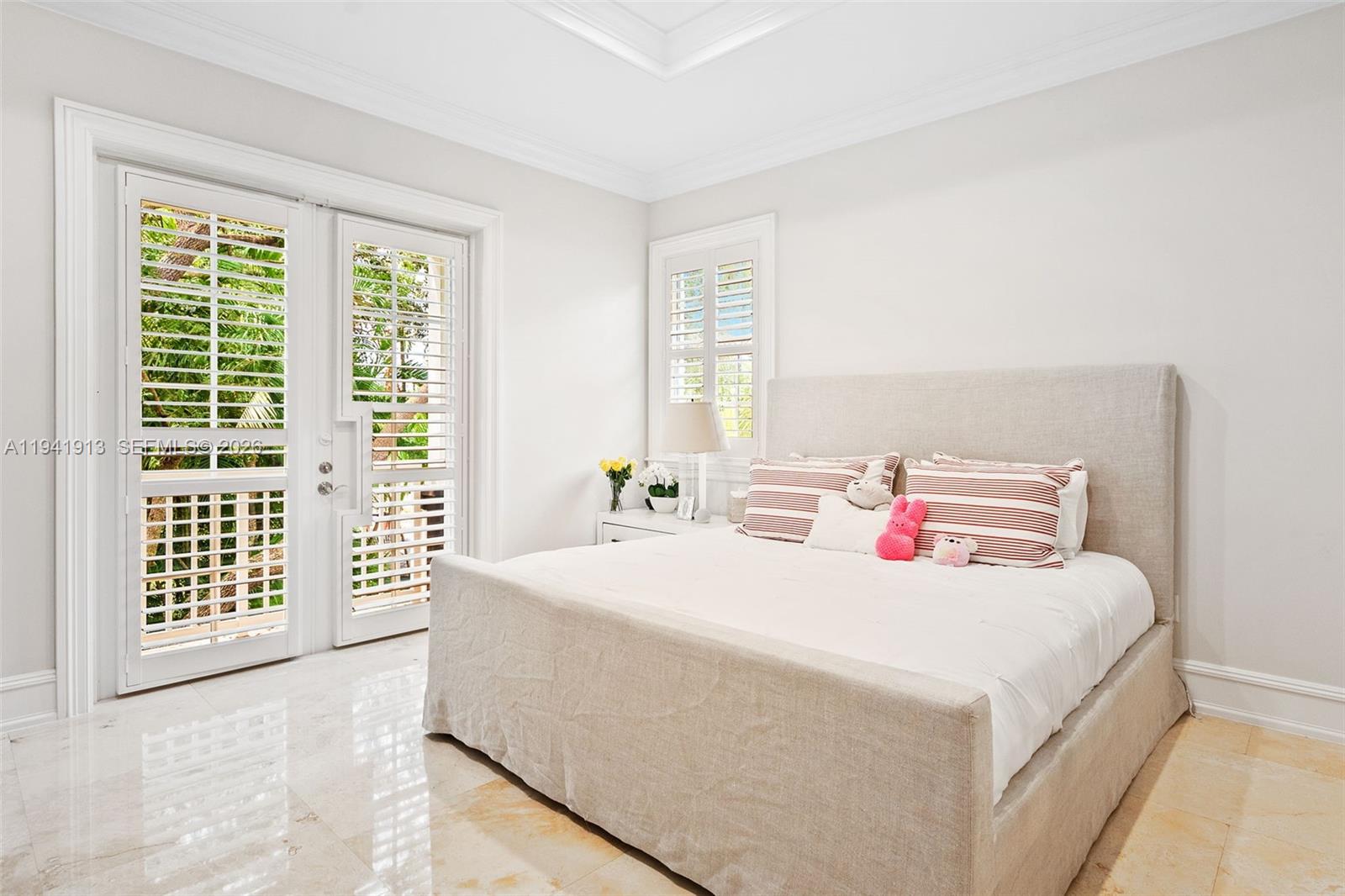 TOWN & RANCH ESTS - Residential