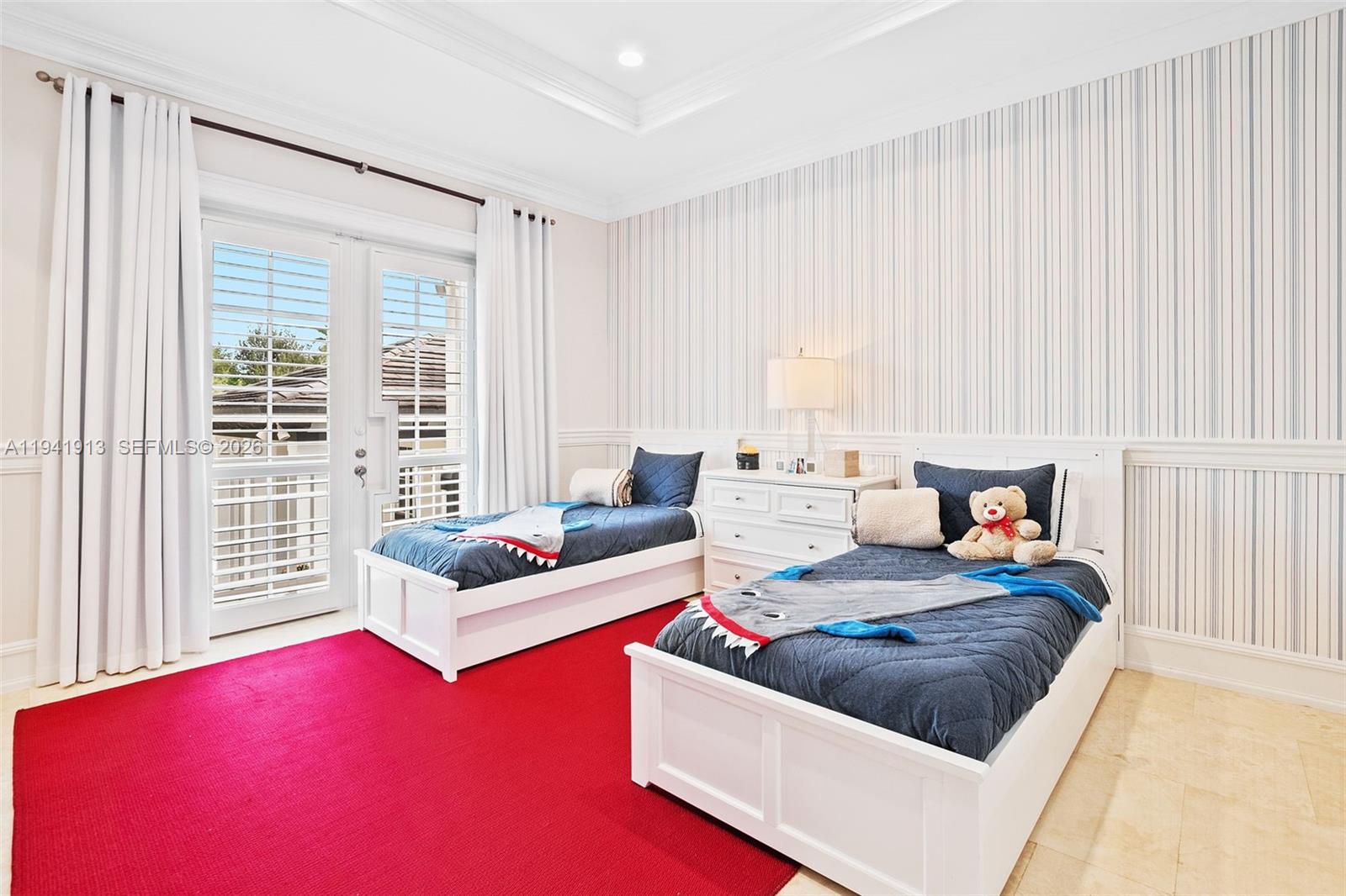 TOWN & RANCH ESTS - Residential