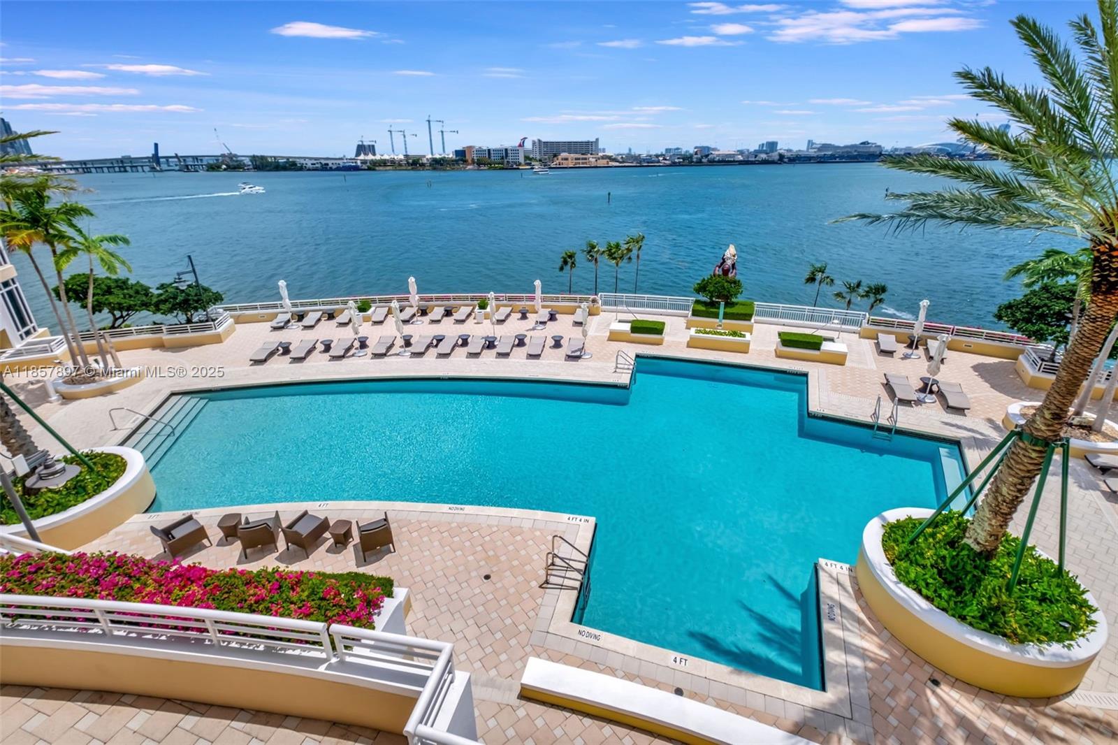 Waterfront large one bedroom condo with den
Enjoy amenities: pool, gym, sauna, 24 hours concierge, free valet, tennis
Brickell key is known as one of the best communities in Miami
Restaurants, scenic walk, park, marketplace
Free trolley