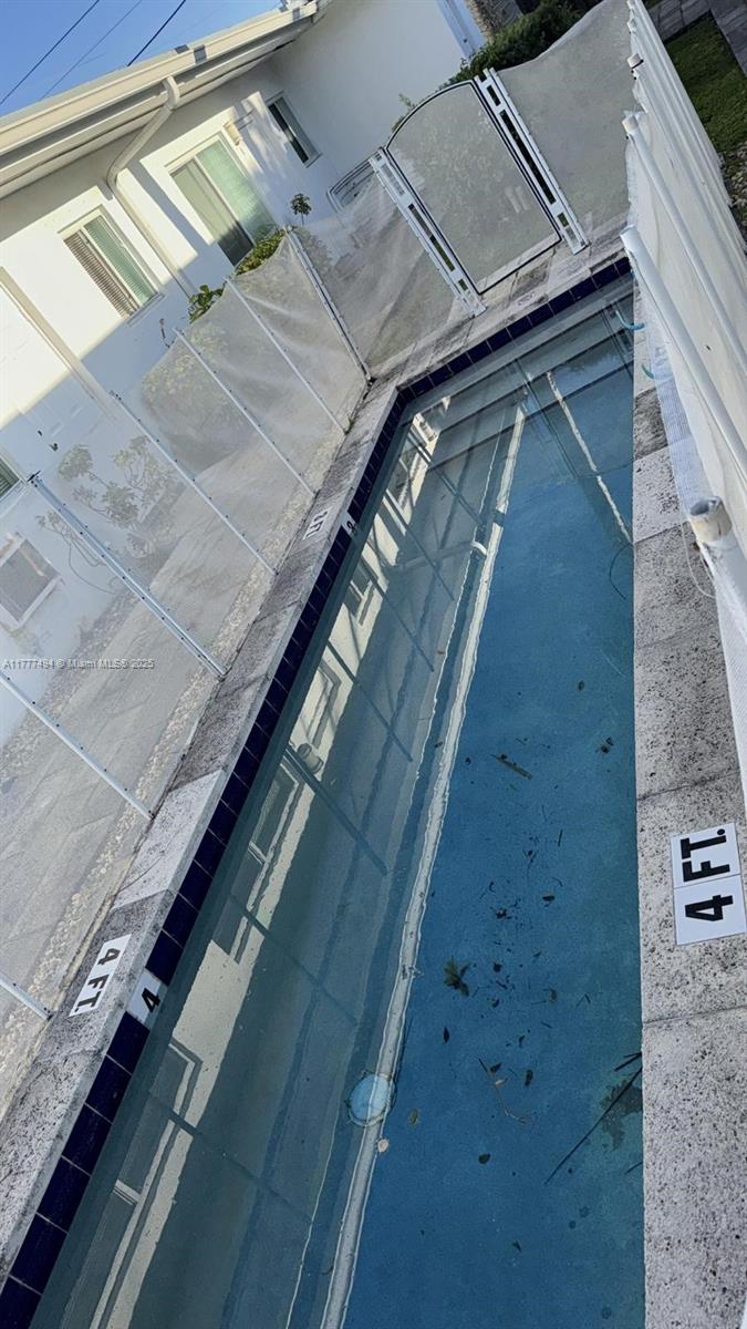 Rental Property at 932 Moffett St 8, Hallandale Beach, Broward County, Florida - Bedrooms: 1 
Bathrooms: 1  - $1,500 MO.