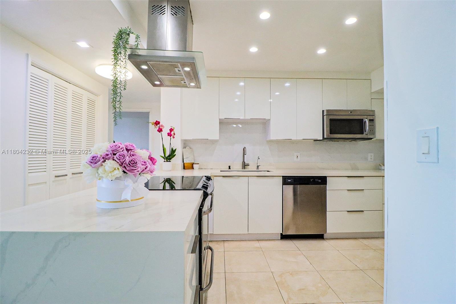 HILLCREST EAST NO 25 COND - Residential