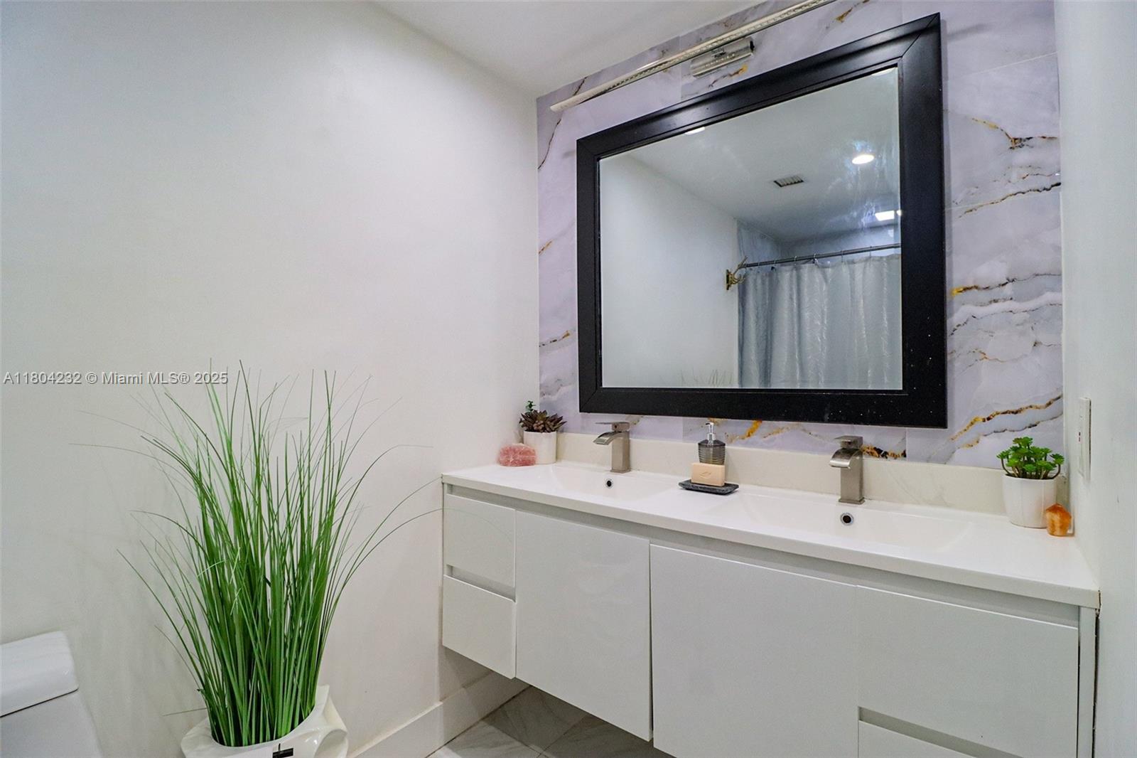 HILLCREST EAST NO 25 COND - Residential