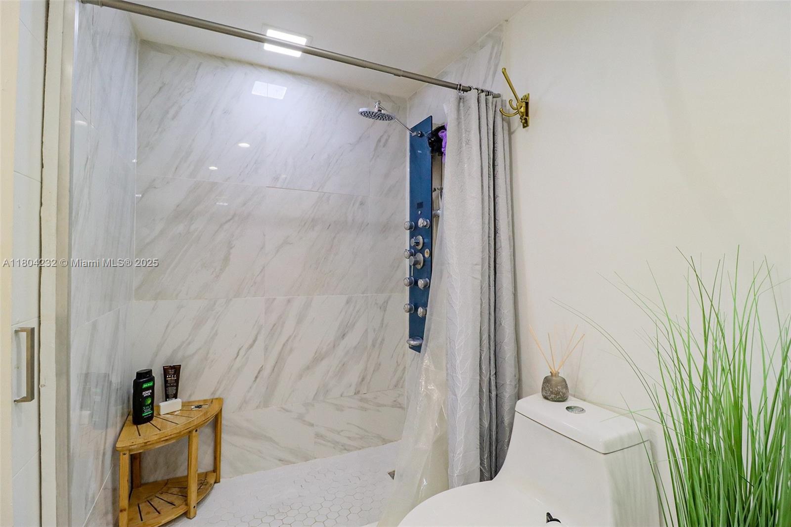 HILLCREST EAST NO 25 COND - Residential