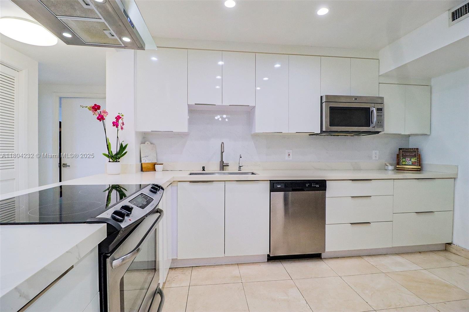 HILLCREST EAST NO 25 COND - Residential