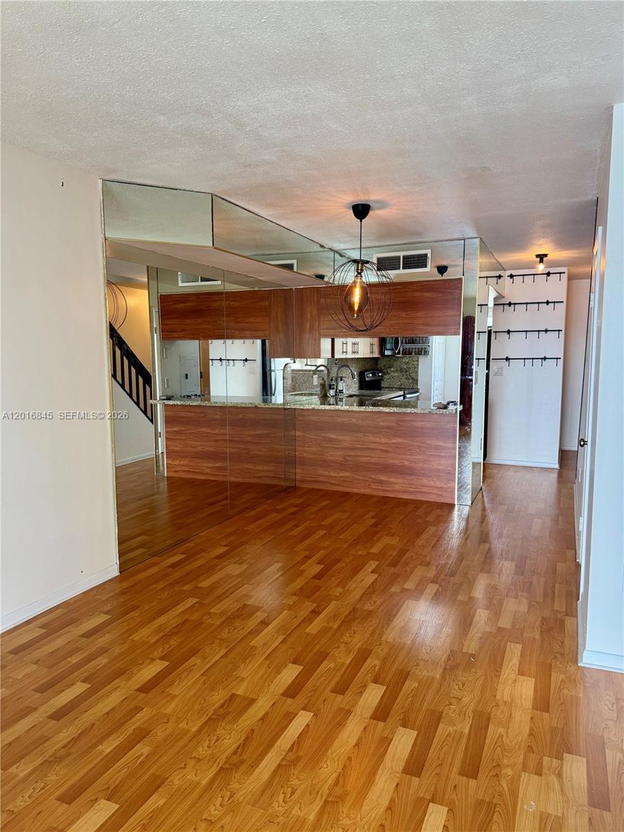 VISTA DEL LAGO CONDO III - Residential Lease