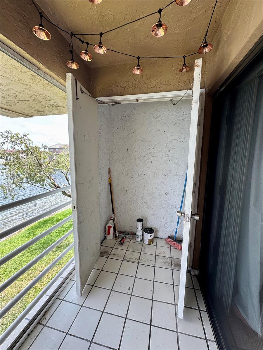 VISTA DEL LAGO CONDO III - Residential Lease