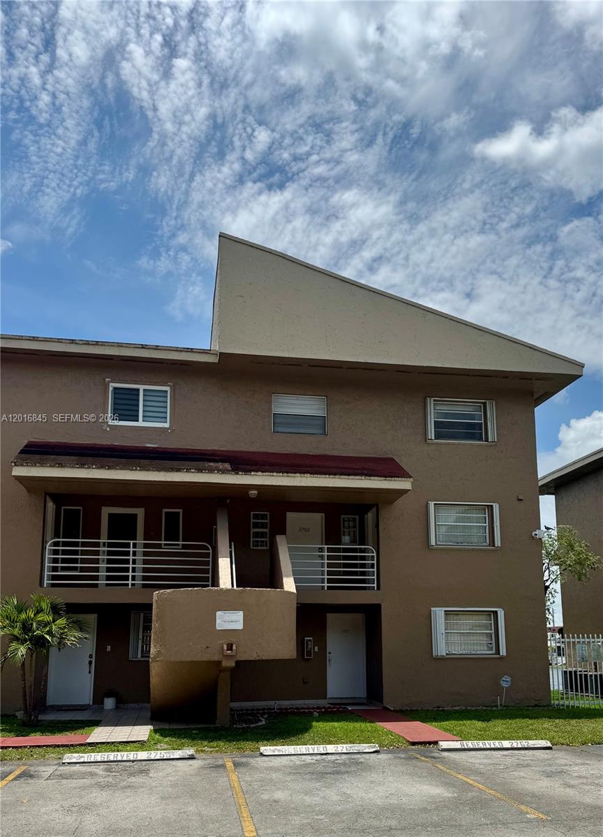 VISTA DEL LAGO CONDO III - Residential Lease