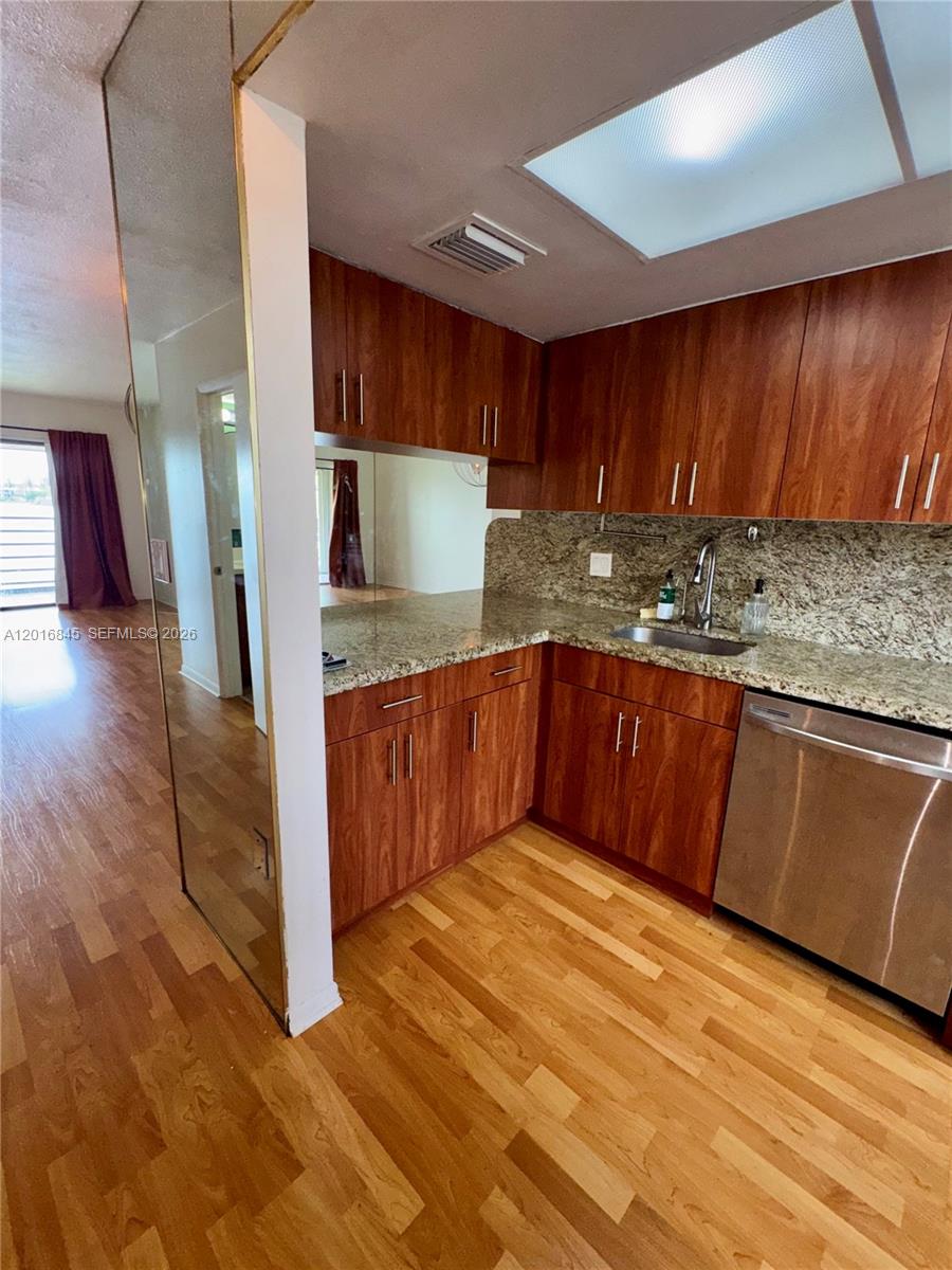 VISTA DEL LAGO CONDO III - Residential Lease