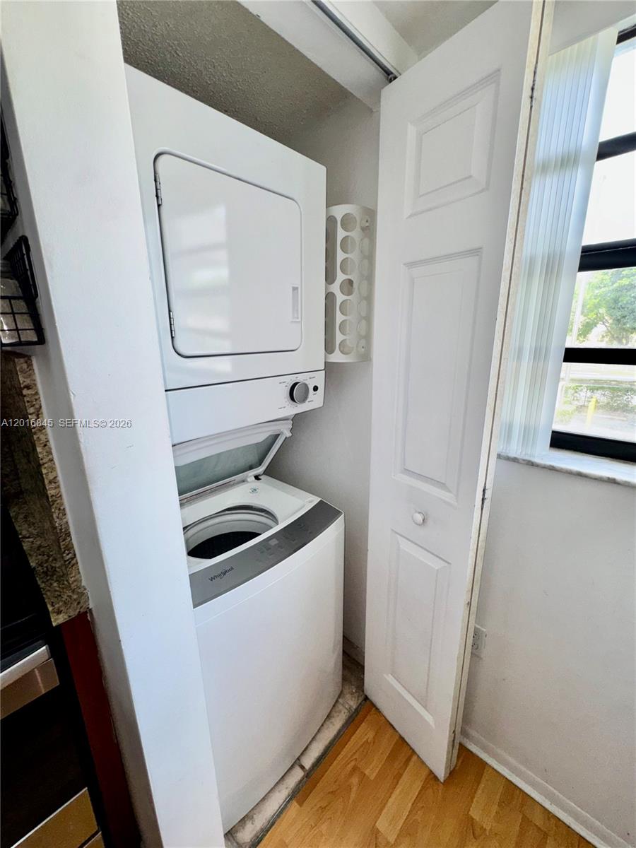 VISTA DEL LAGO CONDO III - Residential Lease