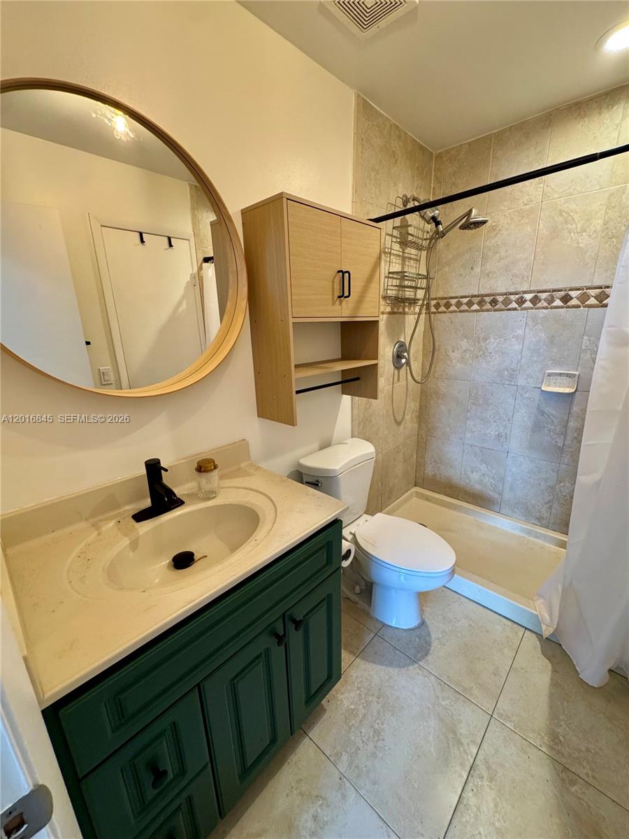 VISTA DEL LAGO CONDO III - Residential Lease