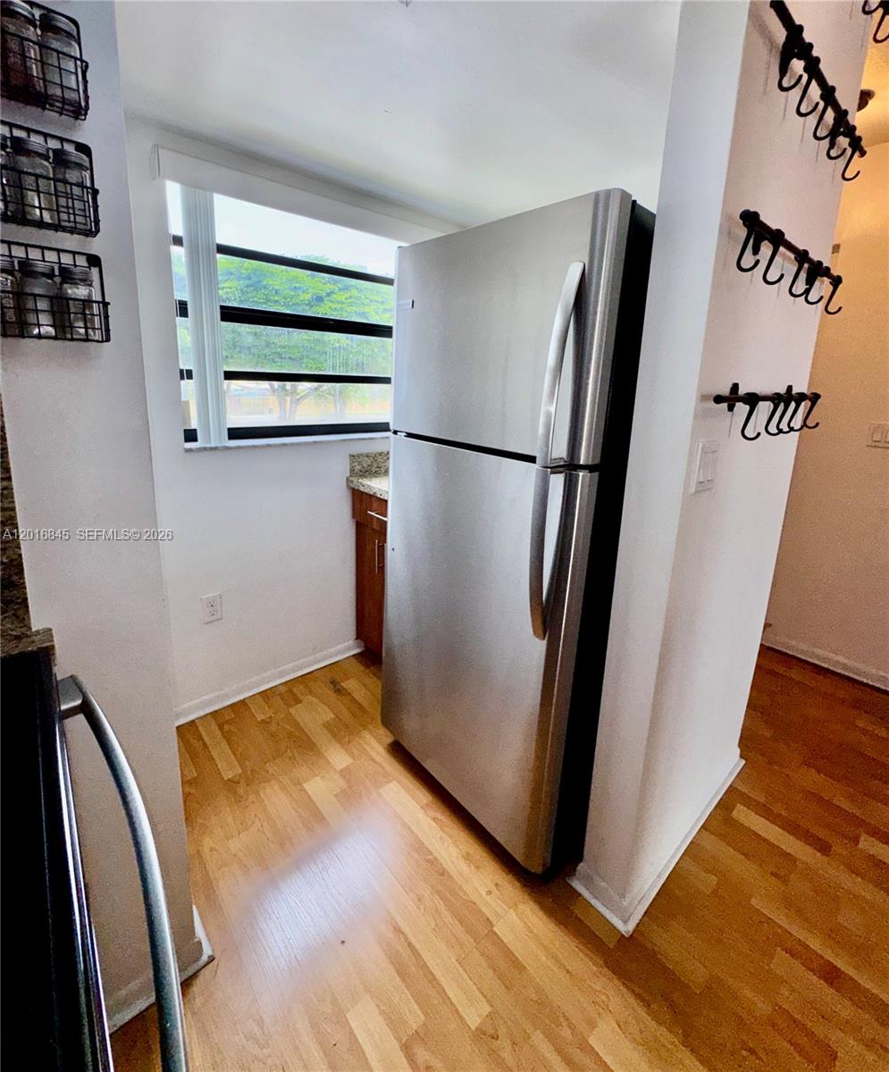 VISTA DEL LAGO CONDO III - Residential Lease