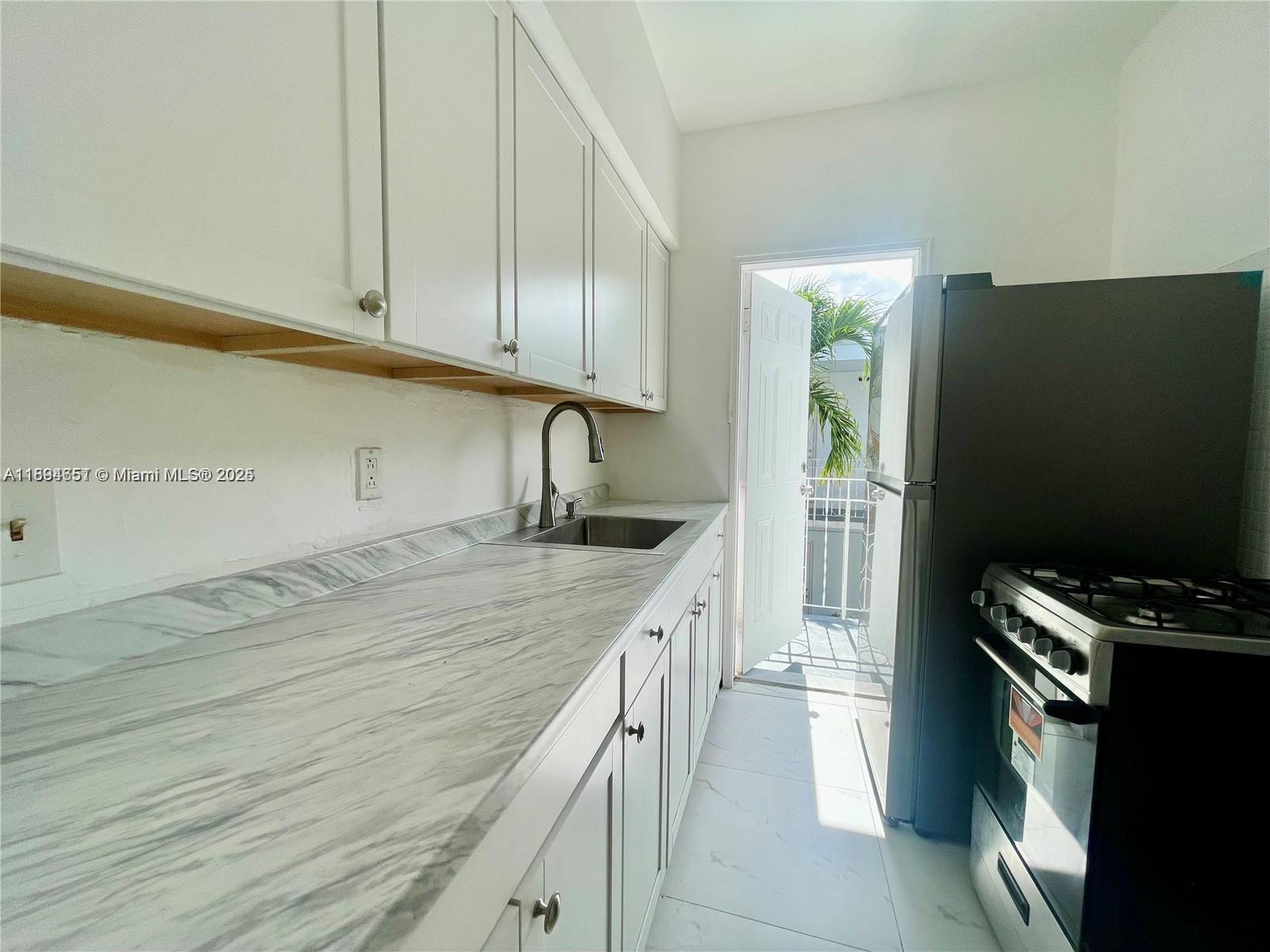 BISCAYNE BCH SUB - Residential Lease