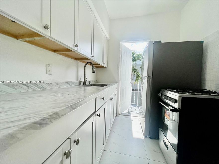 RENOVATED 1 BEDROOM UNIT IN MIAMI BEACH! BRAND NEW OPEN KITCHEN, BATHROOM, FLOORING, UNIT WILL BE DELIVERED RFESHLY PAINTED. SPACIOUS LAYOUT AND A VERY BRIGHT UNIT. THE PERFECT UNIT IN THE BEST LOCATION! WALKING DISTANCE FROM THE BEACH, 5-7 MINUTES DRIVE FROM BAL HARBOUR SHOPS AND RESTAURANTS. EASY TO SHOW.