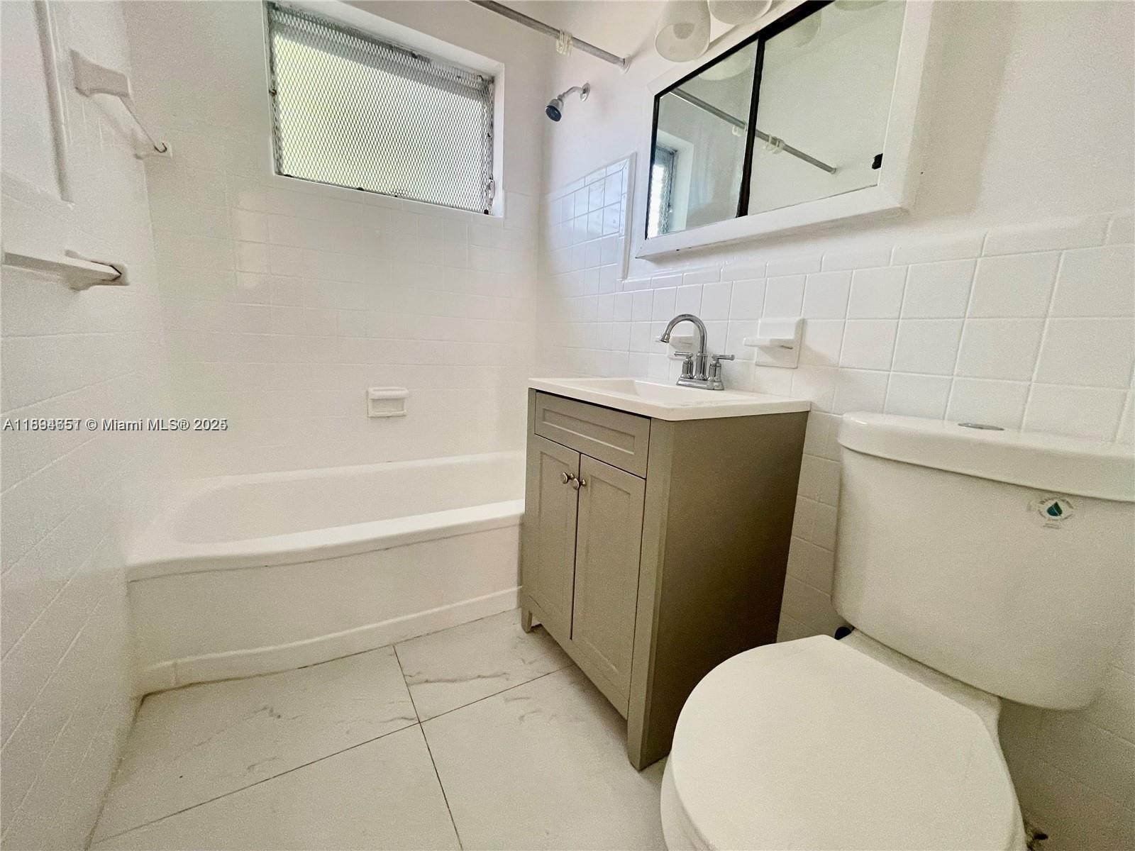 BISCAYNE BCH SUB - Residential Lease