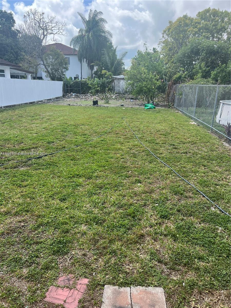 AMND MIAMI SUBURBAN ACRES - Residential