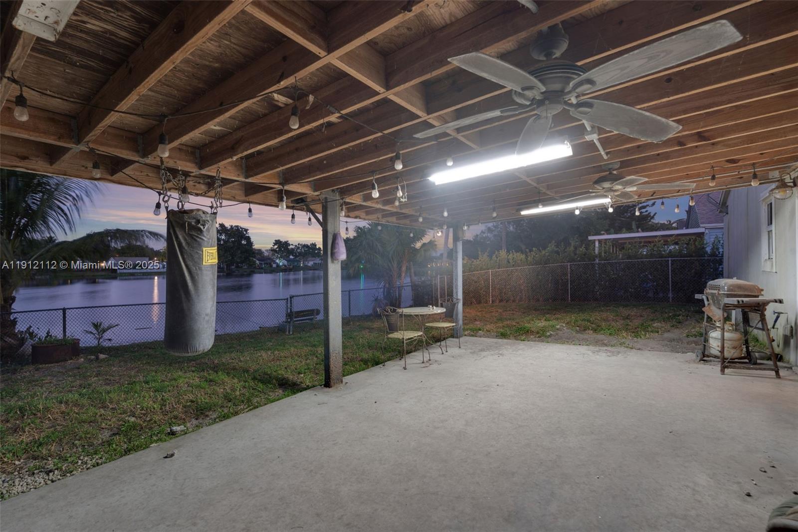 SUMMER LAKE - Residential