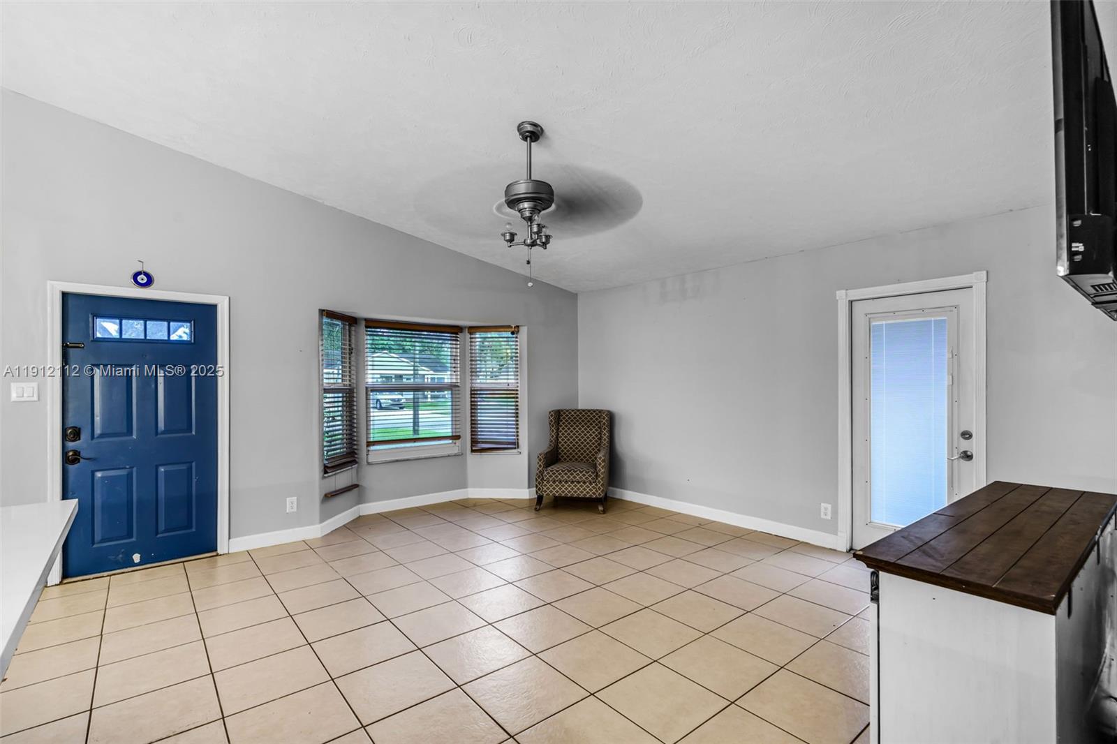 SUMMER LAKE - Residential