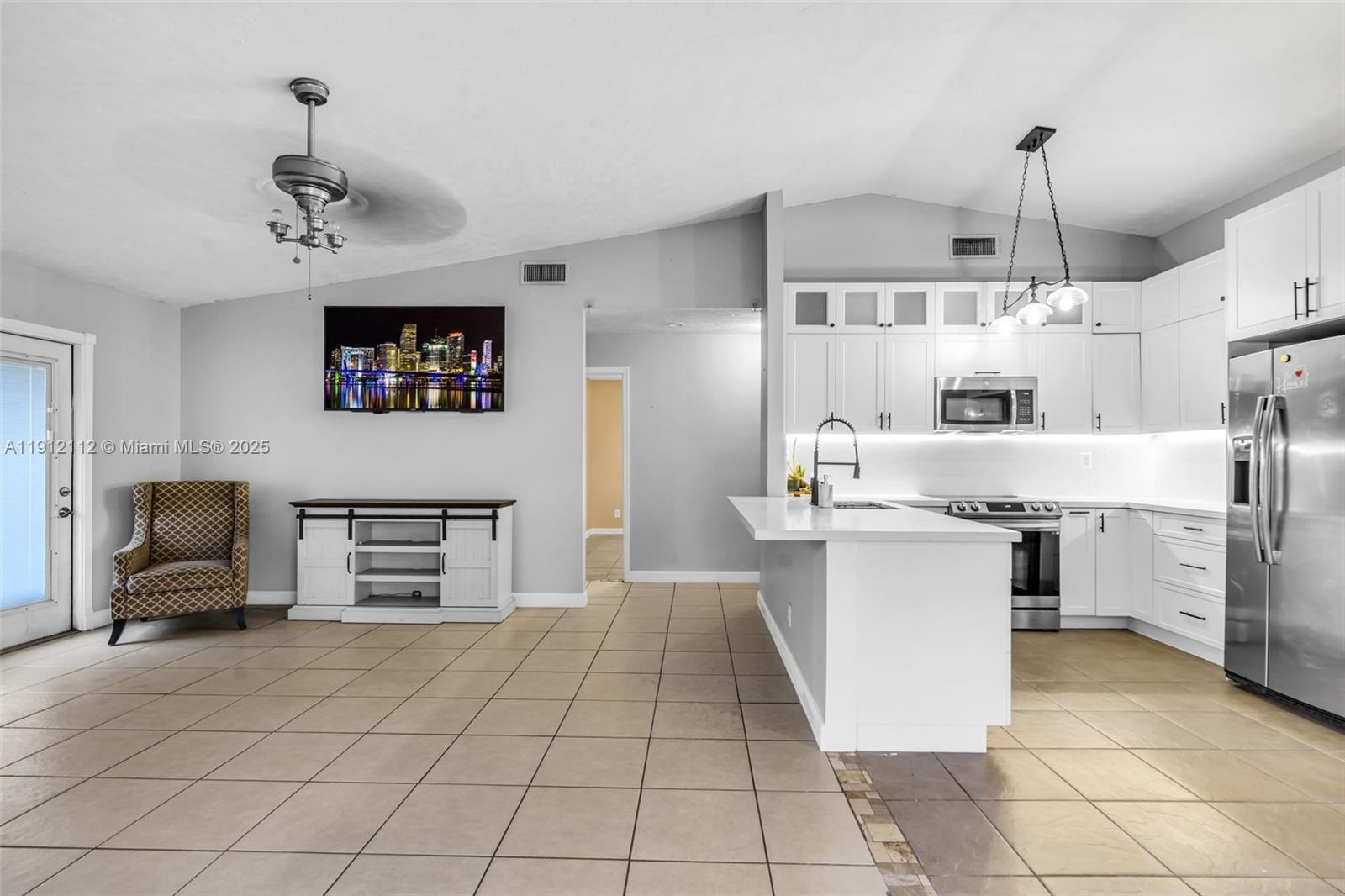 SUMMER LAKE - Residential