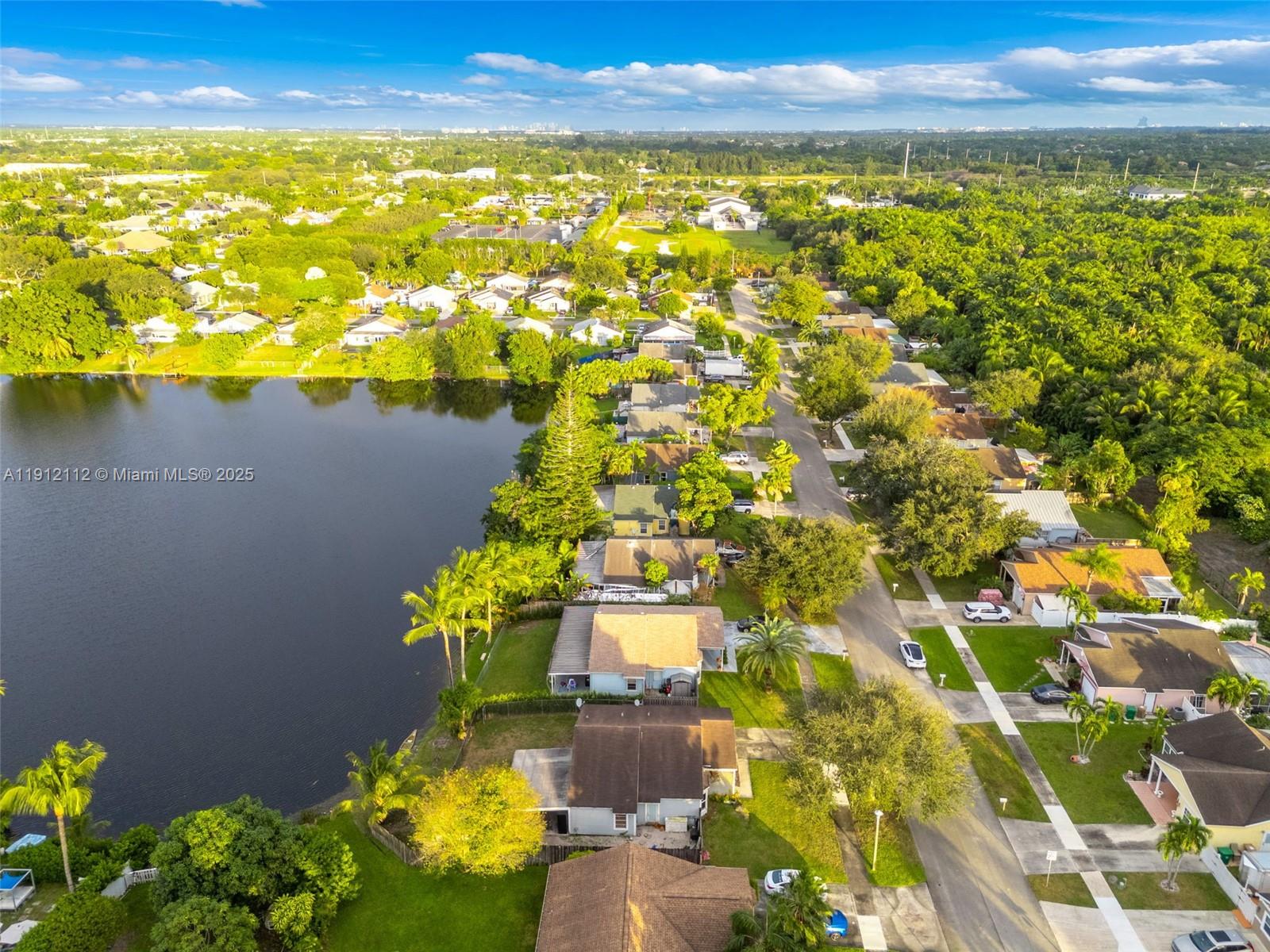 SUMMER LAKE - Residential