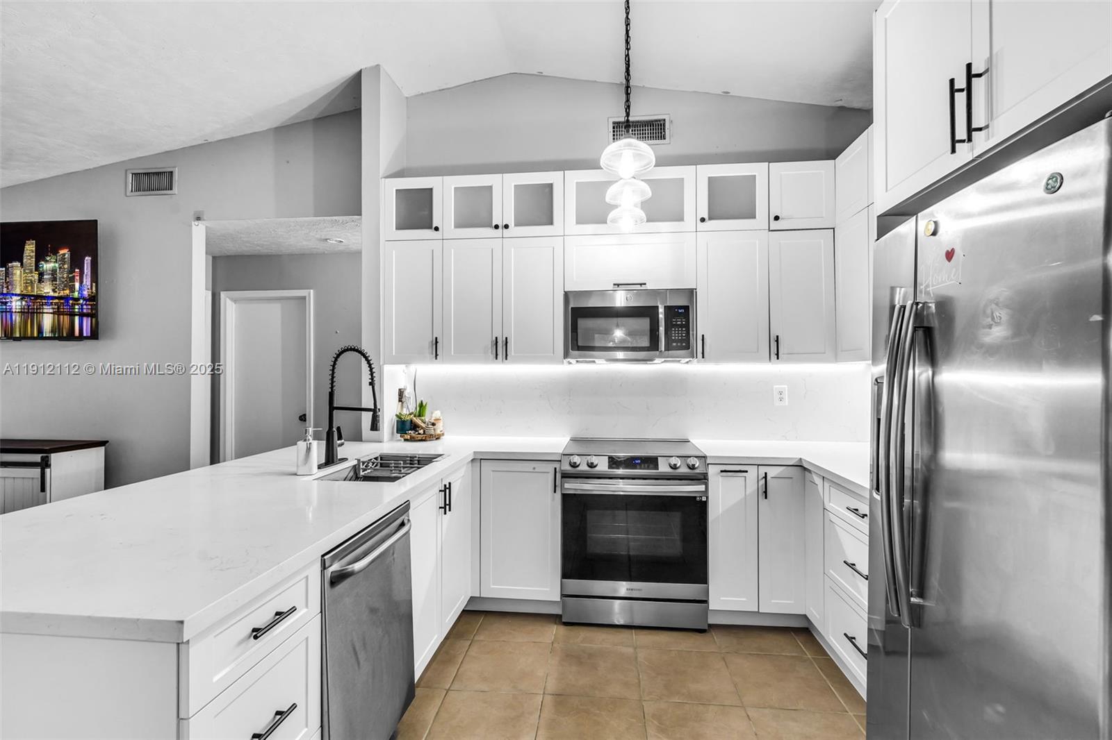 SUMMER LAKE - Residential