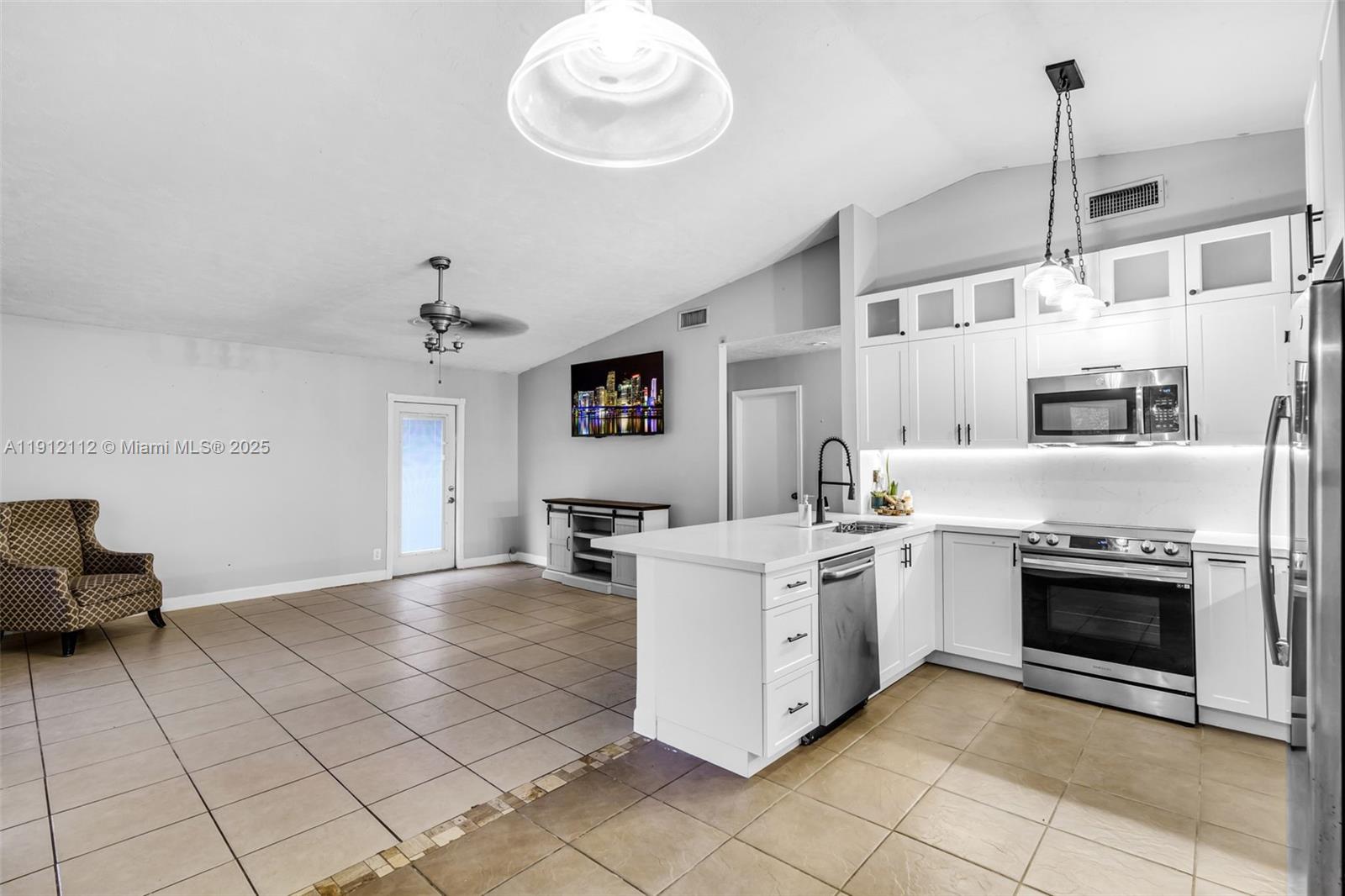 SUMMER LAKE - Residential