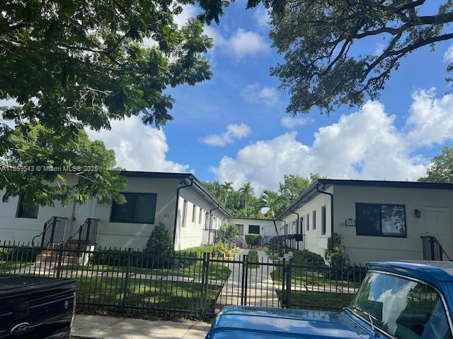 Beautifully remodeled 1 bedroom 1 bath apartment in Shenandoah. Walking distance to Shenandoah Elementary School. New kitchen, flooring and bathroom. Unit has impact windows and Central AC. Building has washer/dryer for residents.