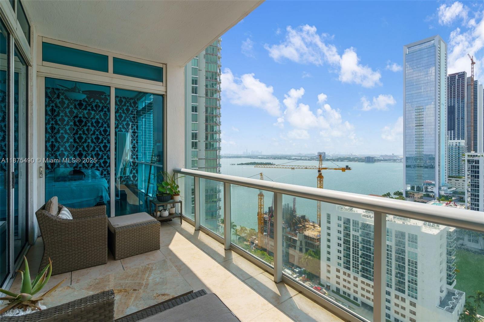 PLATINUM CONDO - Residential