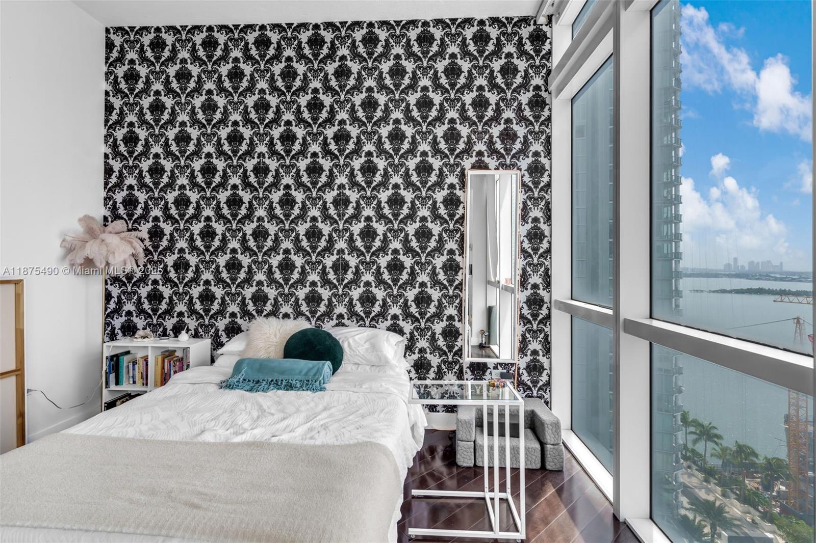 PLATINUM CONDO - Residential