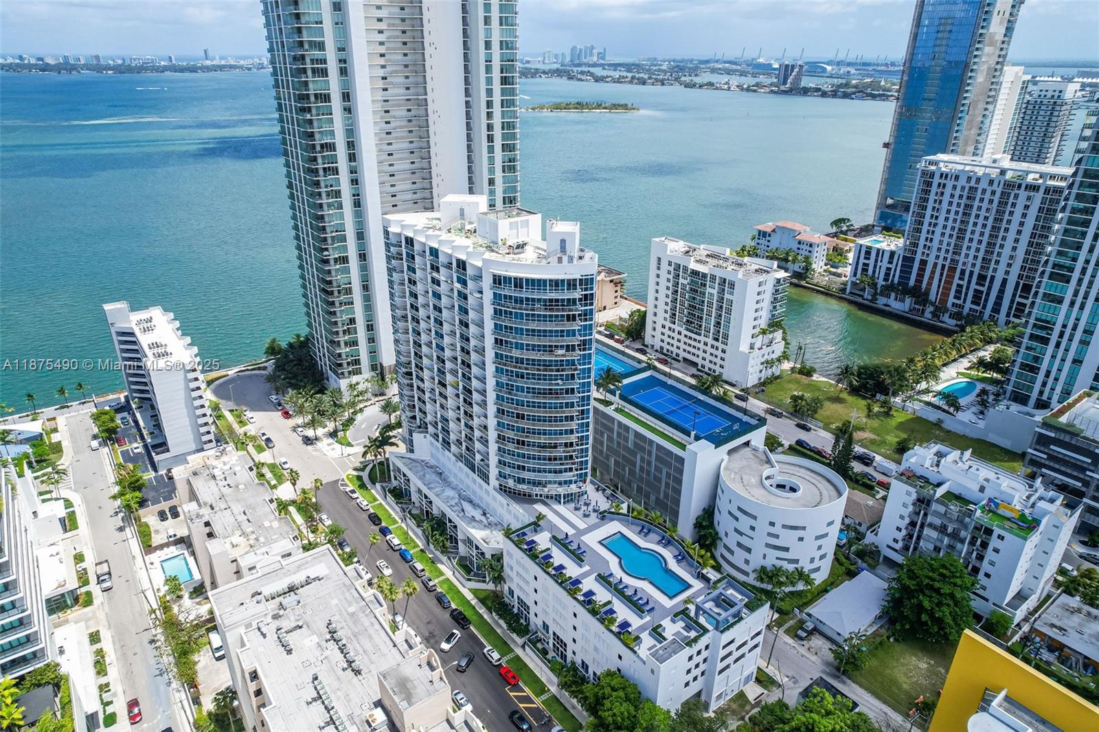 PLATINUM CONDO - Residential