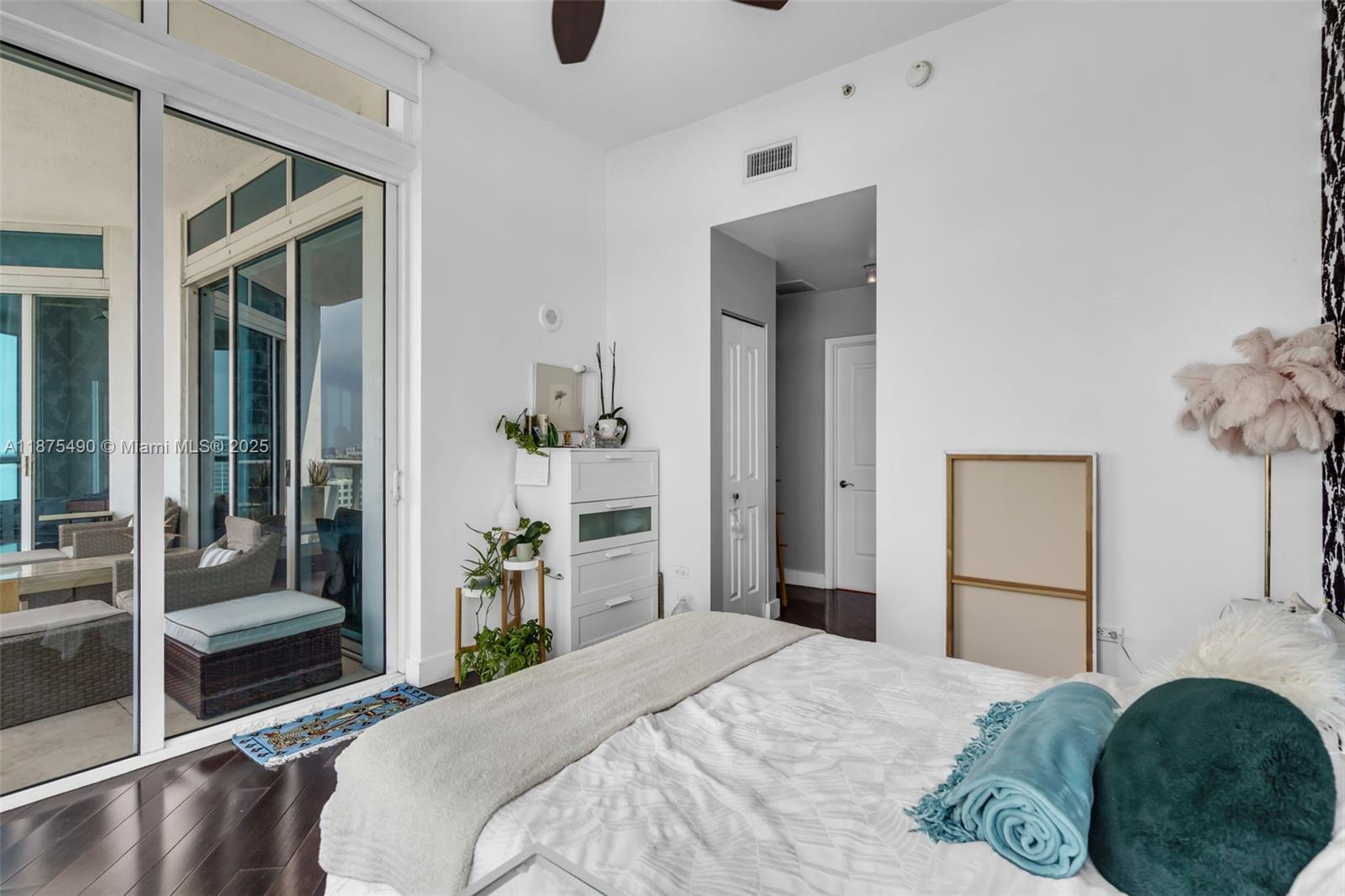 PLATINUM CONDO - Residential