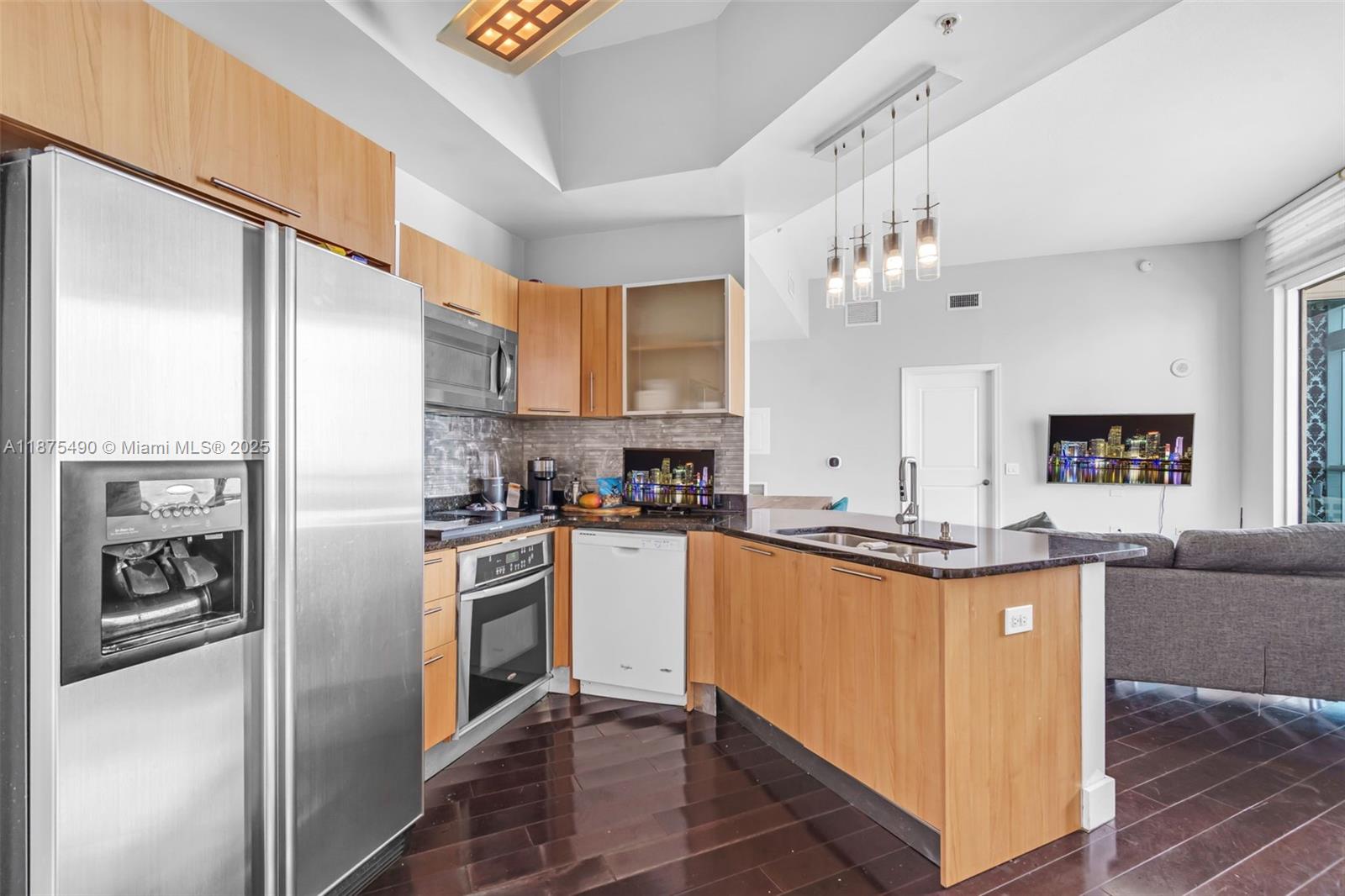 480 NE 30th St PH2205