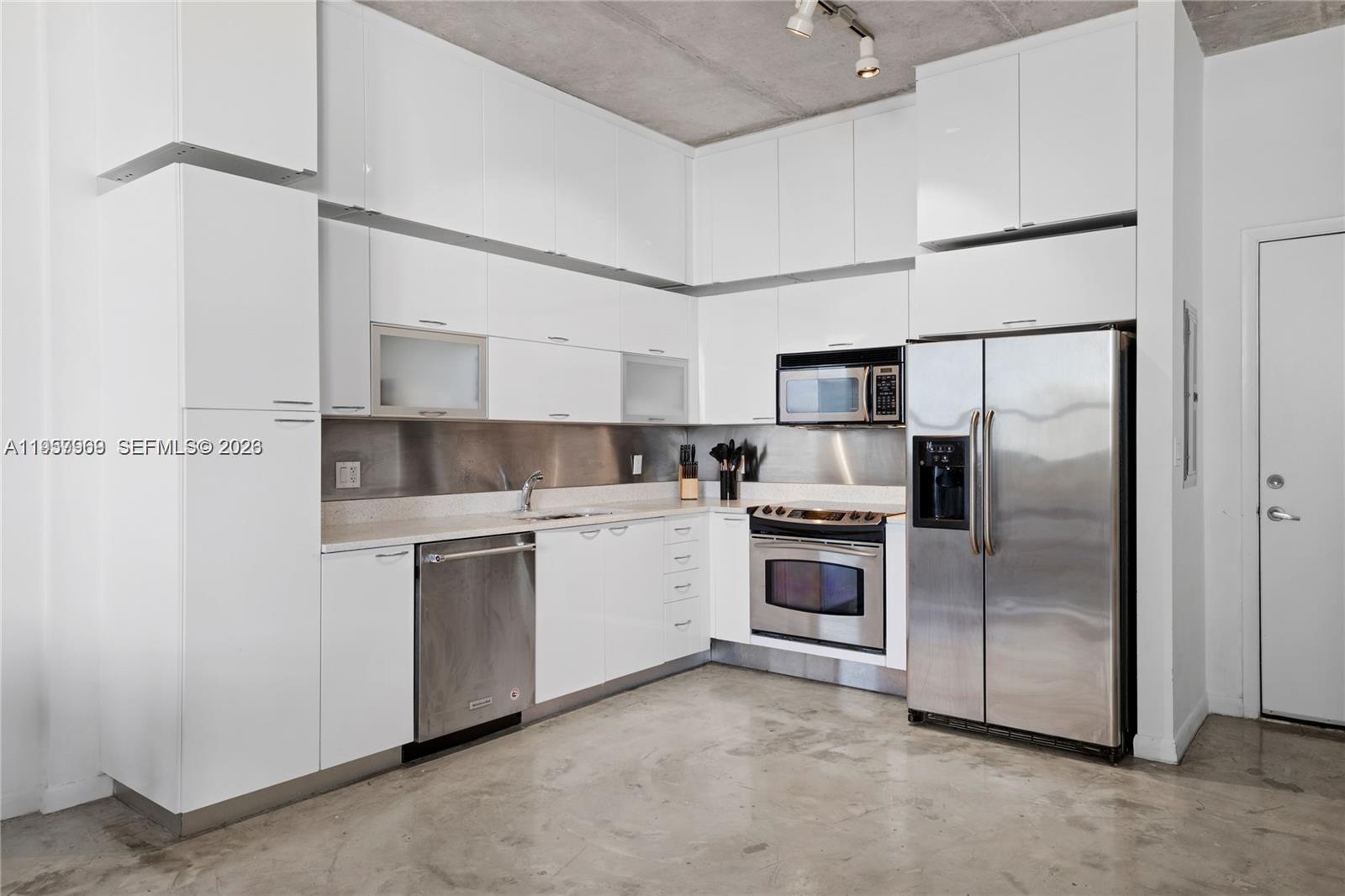 THE LOFT DOWNTOWN CONDO - Residential Lease