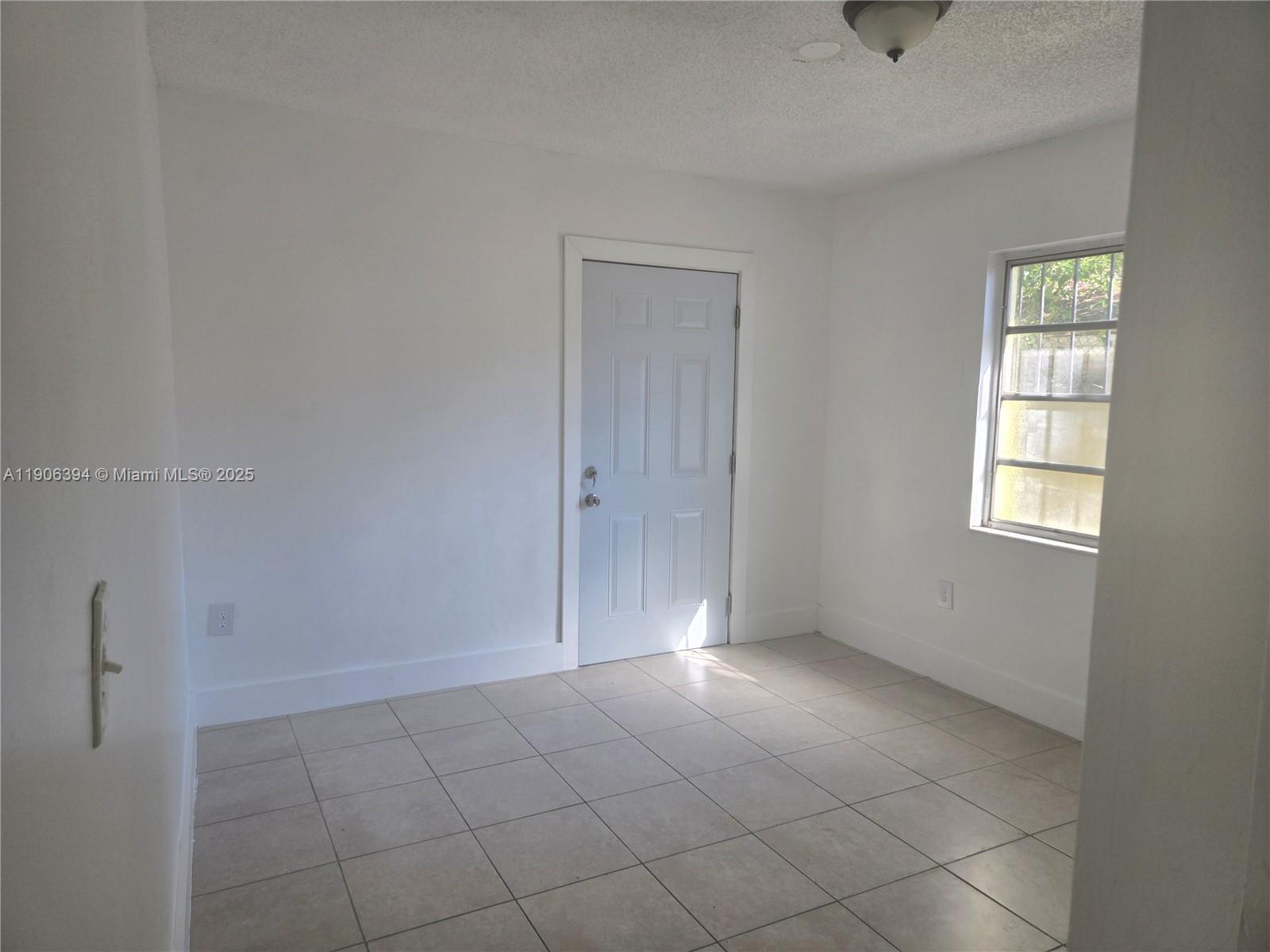 3 54 41 HILL CREST - Residential Lease