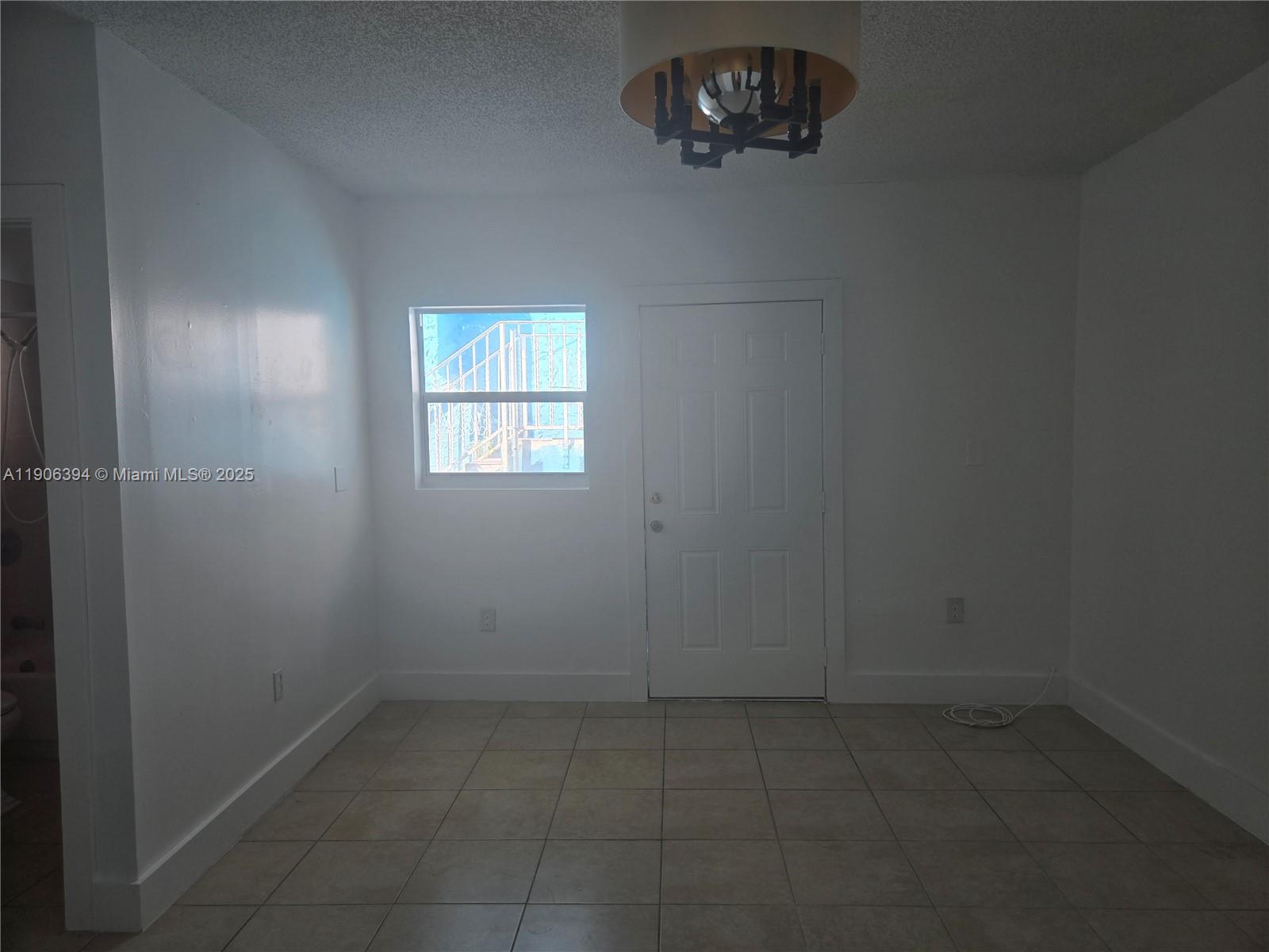 3 54 41 HILL CREST - Residential Lease