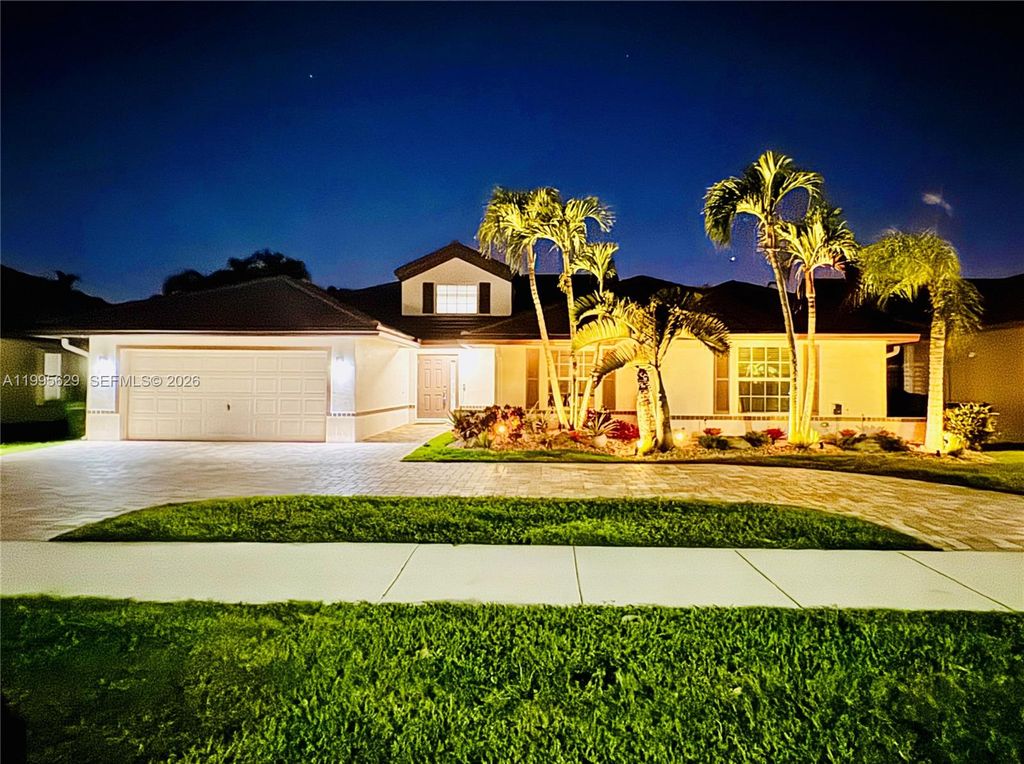 Photo of 2723 E Abiaca Cir, Davie, FL 33328 (MLS # A11995629)