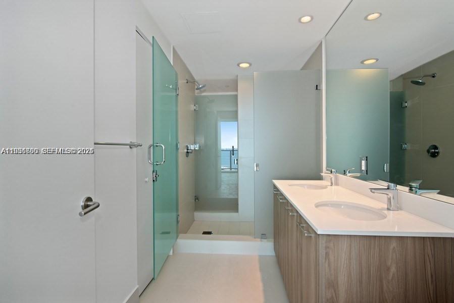 PARAISO BAYVIEWS CONDO - Residential Lease