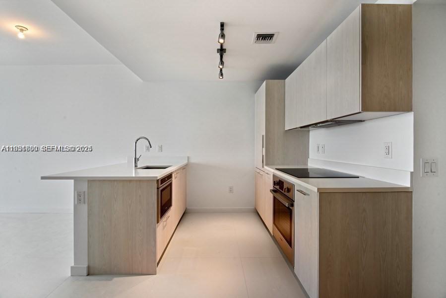 PARAISO BAYVIEWS CONDO - Residential Lease