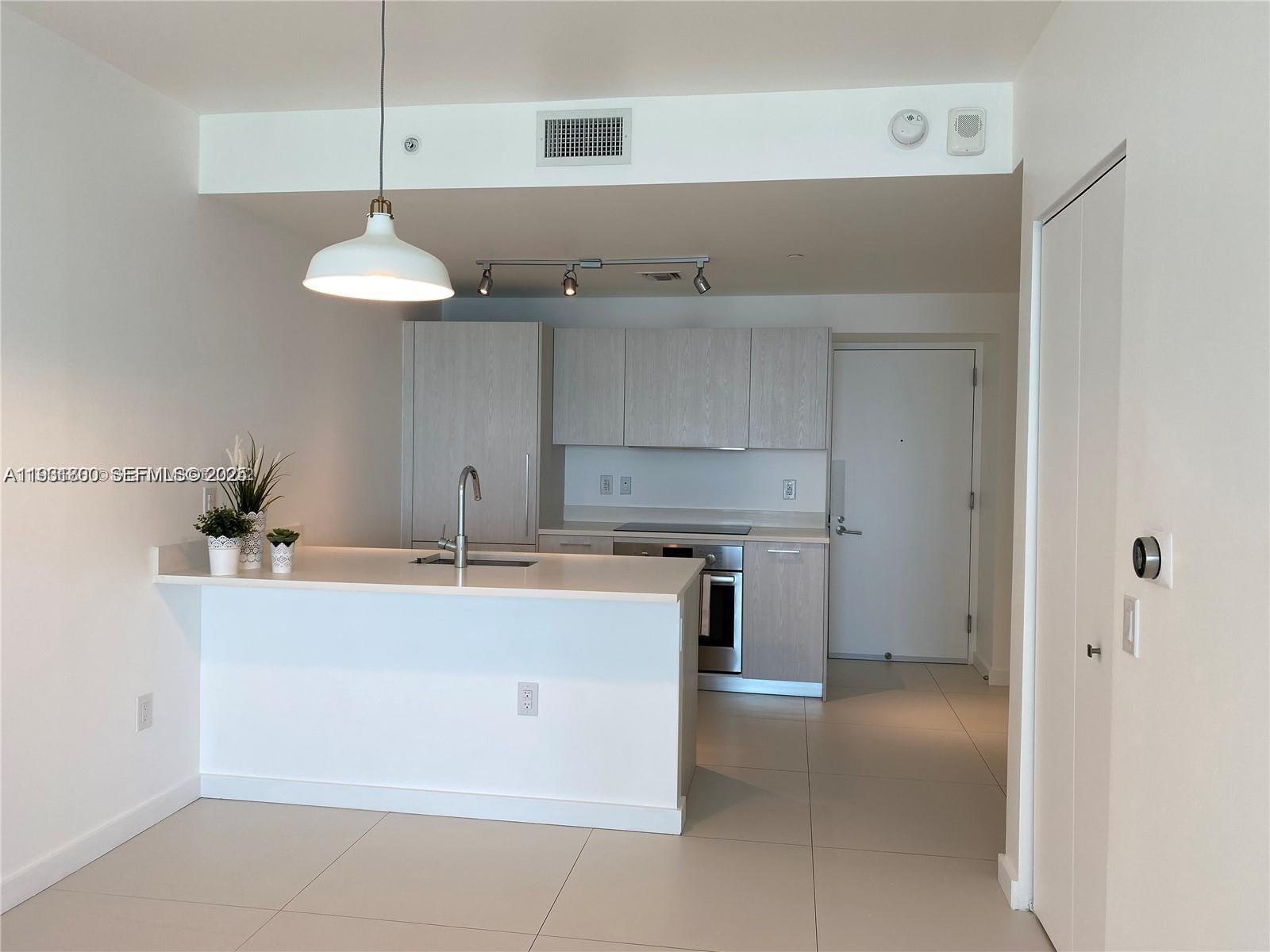 PARAISO BAYVIEWS CONDO - Residential Lease