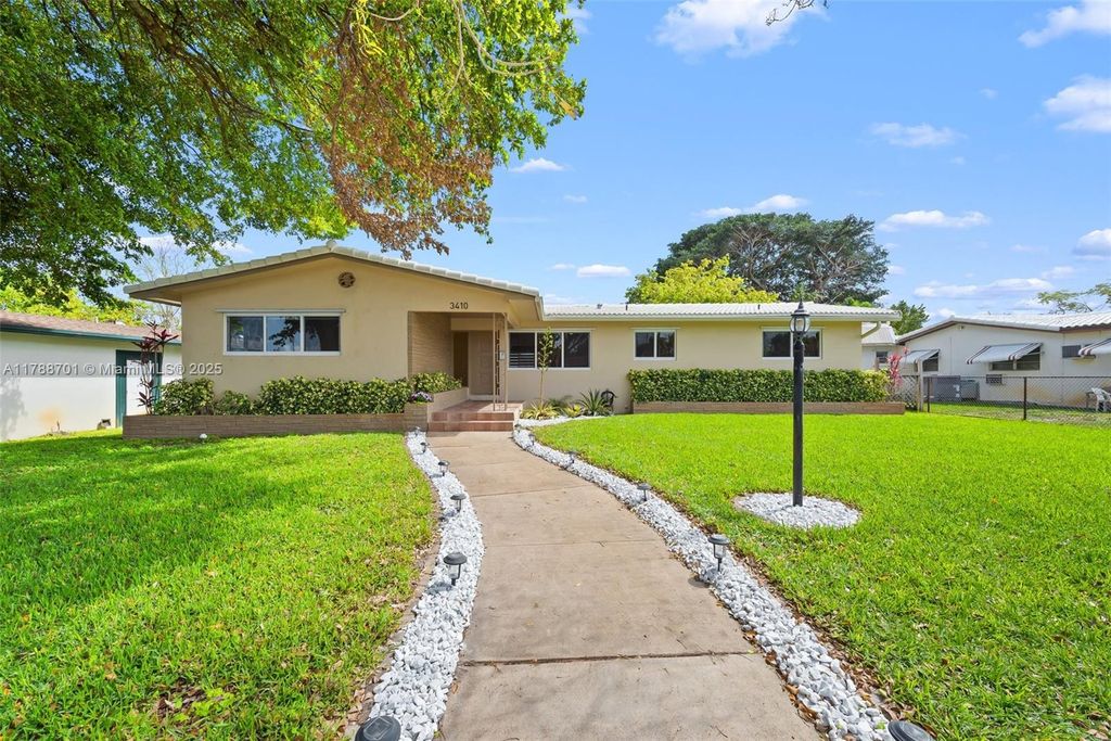 Photo of 3410 Cleveland St, Hollywood, FL 33021 (MLS # A11788701)